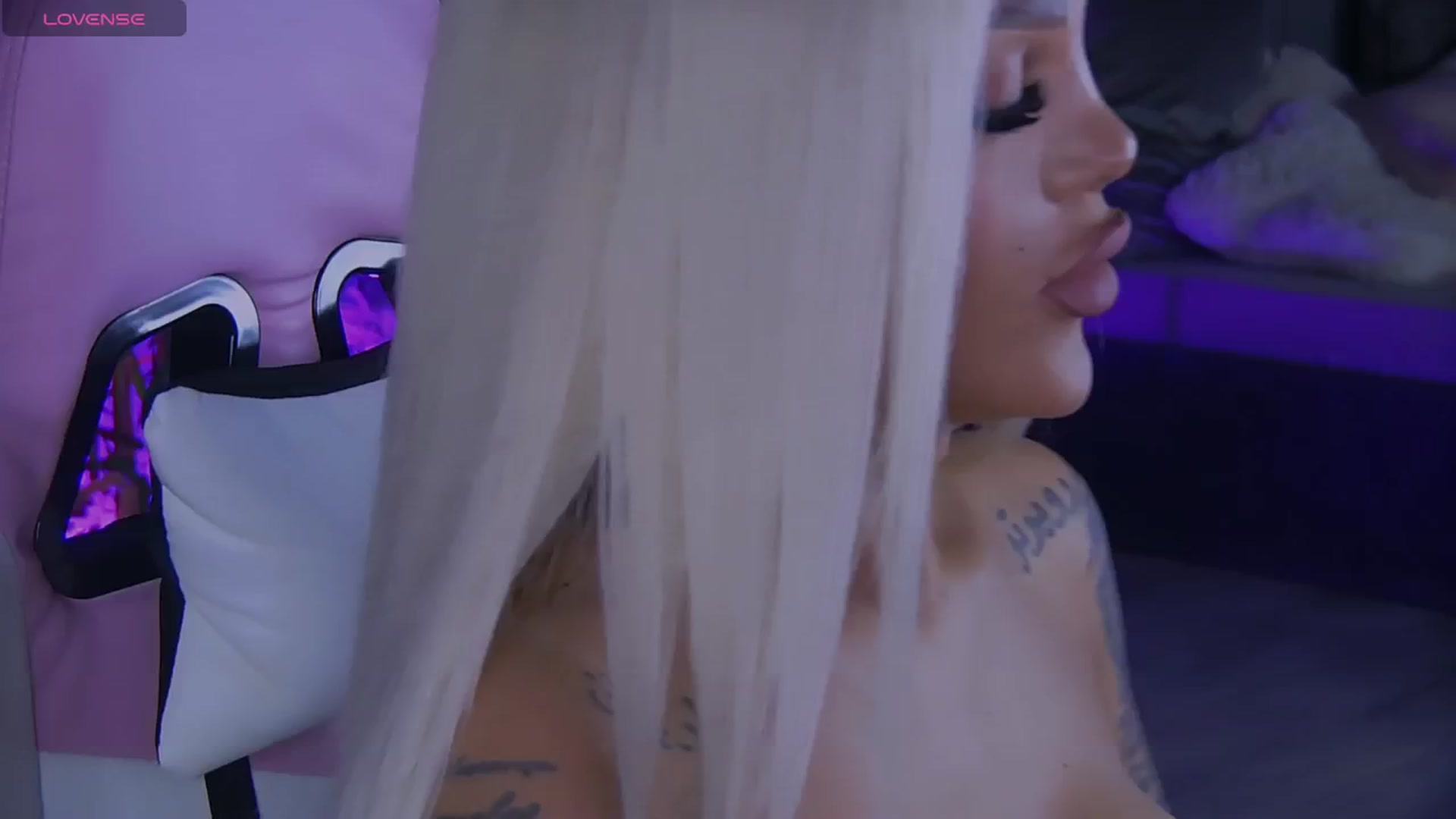 Gallery image thumbnail from Shayblonde's myfreecams stream on, 12/30/2024, 23:21 image 3 of 20