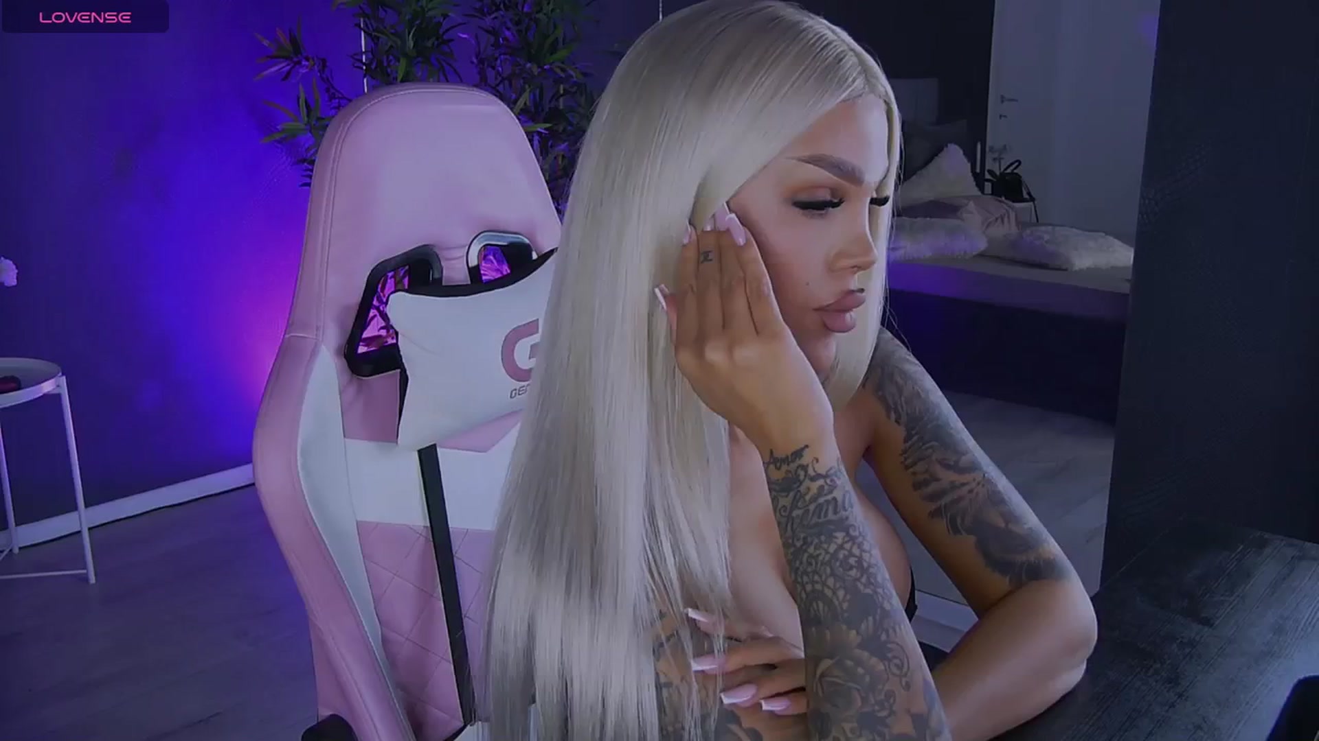 Gallery image thumbnail from Shayblonde's myfreecams stream on, 12/31/2024, 03:33 image 10 of 20