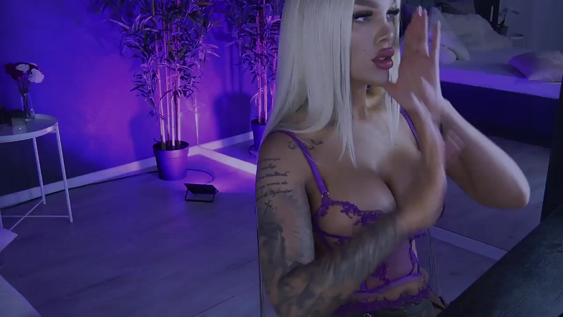 Gallery image thumbnail from Shayblonde's myfreecams stream on, 01/20/2025, 24:17 image 18 of 20