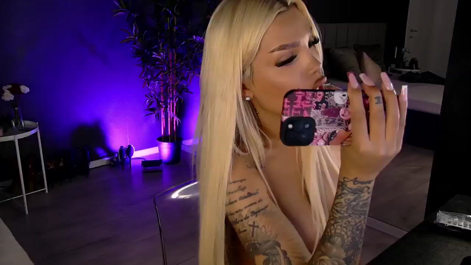 Gallery image thumbnail from Shayblonde's myfreecams stream on, 02/15/2025, 14:22 image 6 of 20