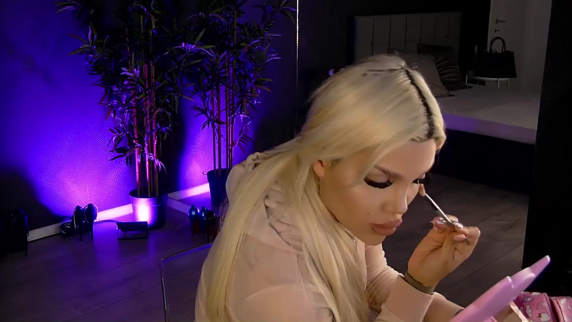 Gallery image thumbnail from Shayblonde's myfreecams stream on, 02/18/2025, 06:18 image 1 of 20