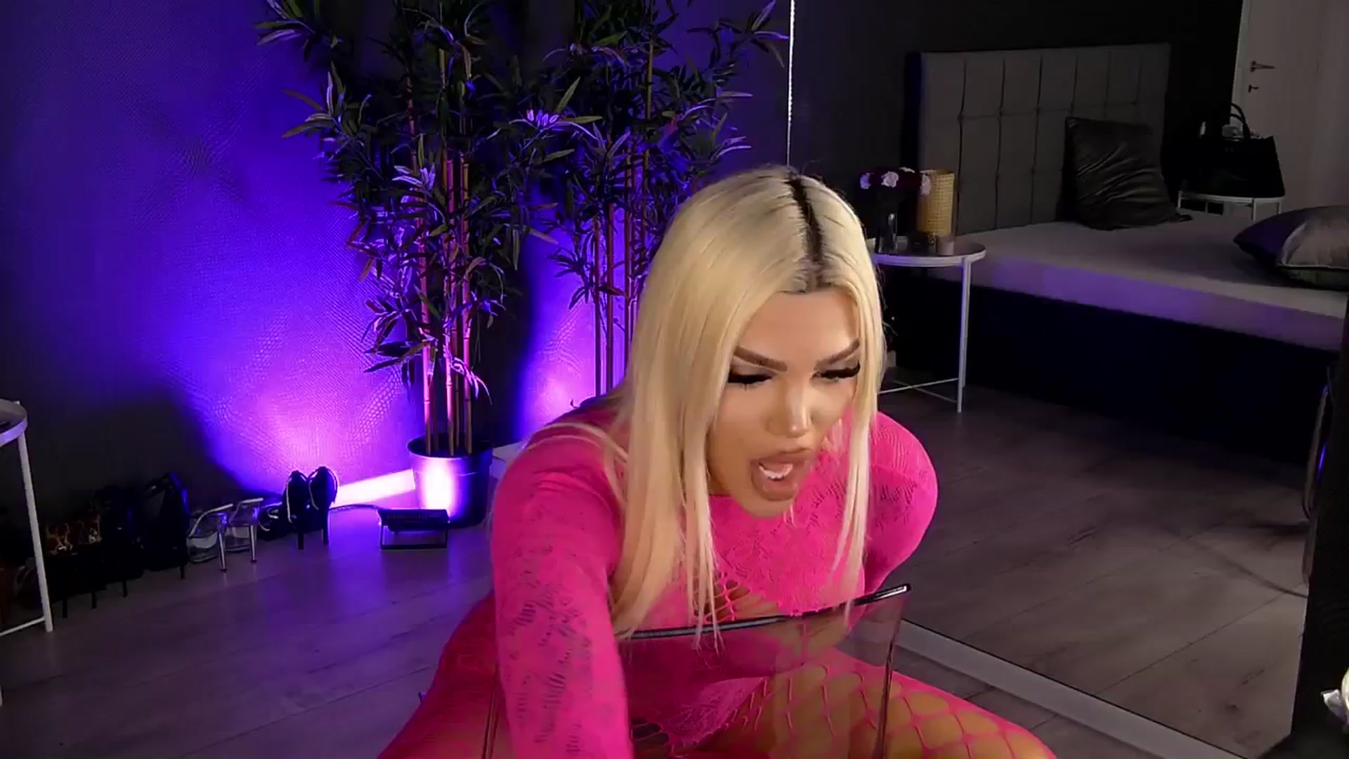 Gallery image thumbnail from Shayblonde's myfreecams stream on, 02/18/2025, 09:21 image 13 of 20