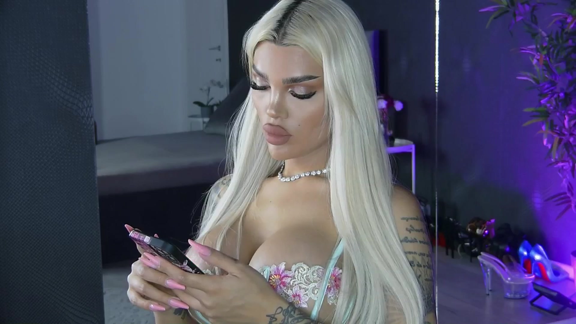 Gallery image thumbnail from Shayblonde's myfreecams stream on, 05/03/2025, 18:59 image 16 of 20