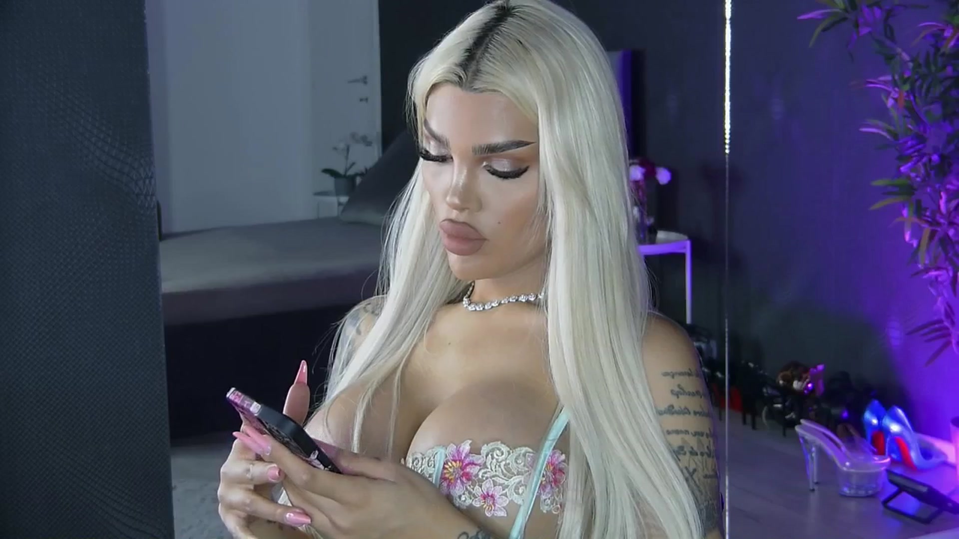 Gallery image thumbnail from Shayblonde's myfreecams stream on, 05/03/2025, 18:59 image 17 of 20