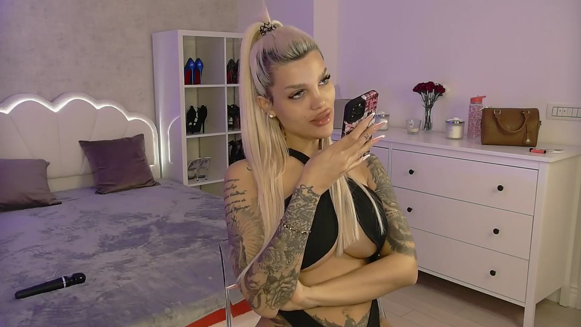 Gallery image thumbnail from Shayblonde's myfreecams stream on, 05/13/2025, 15:36 image 6 of 20
