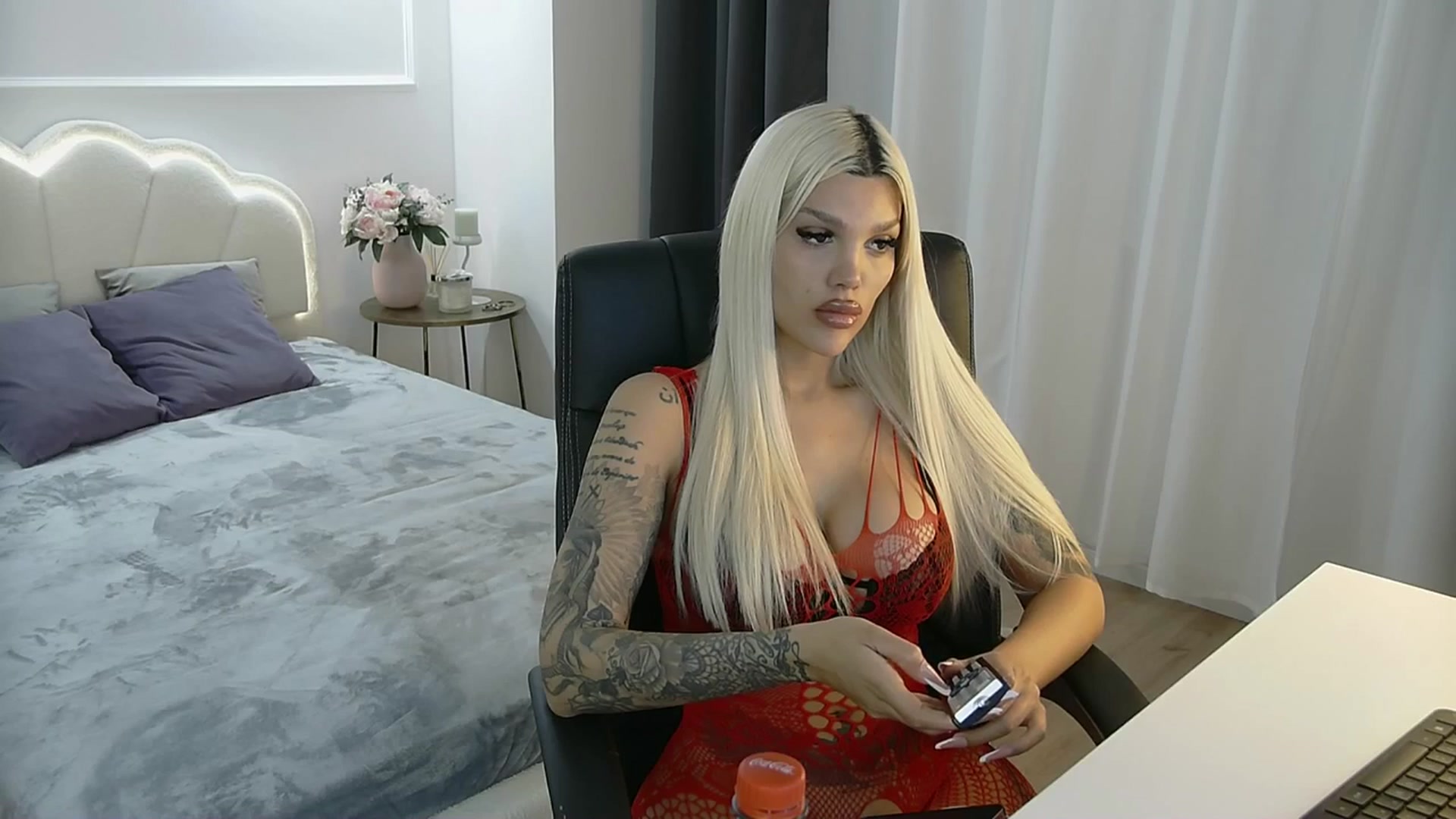 Gallery image thumbnail from Shayblonde's myfreecams stream on, 05/18/2025, 20:53 image 19 of 20