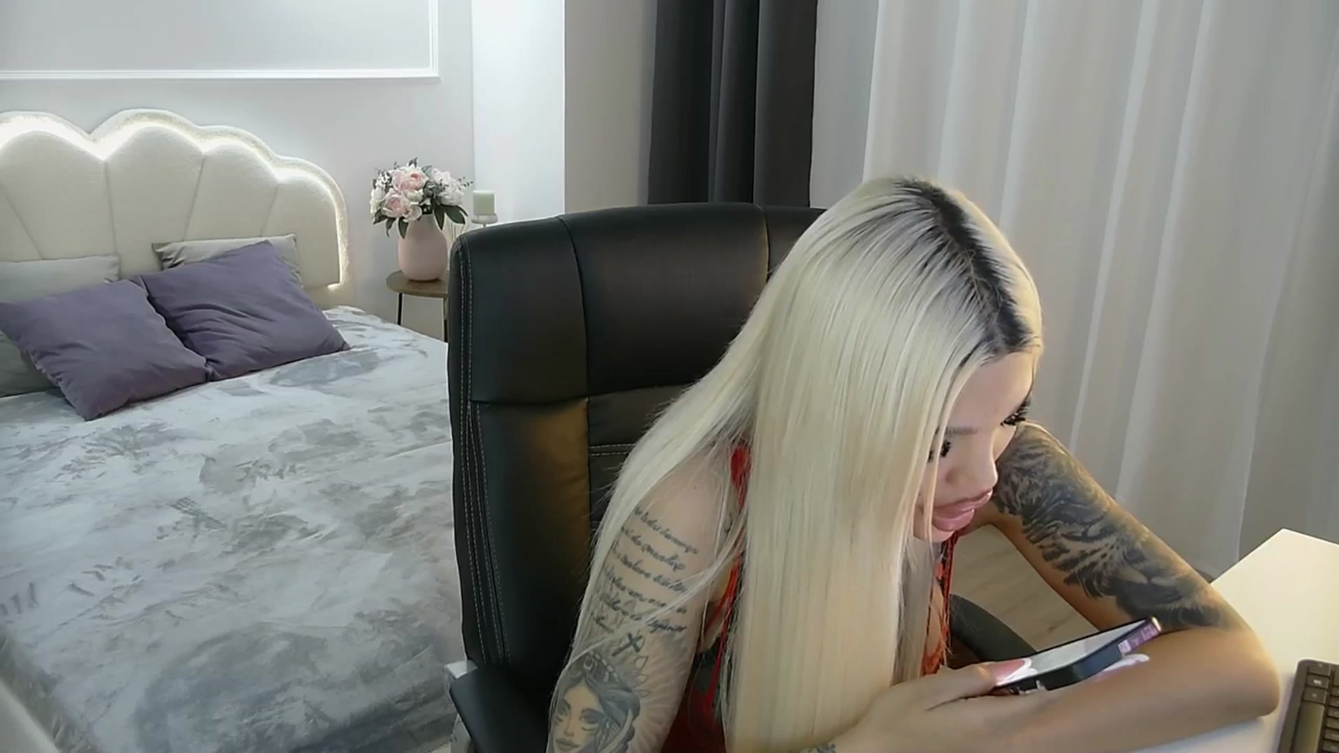 Gallery image thumbnail from Shayblonde's myfreecams stream on, 05/18/2025, 20:53 image 10 of 20
