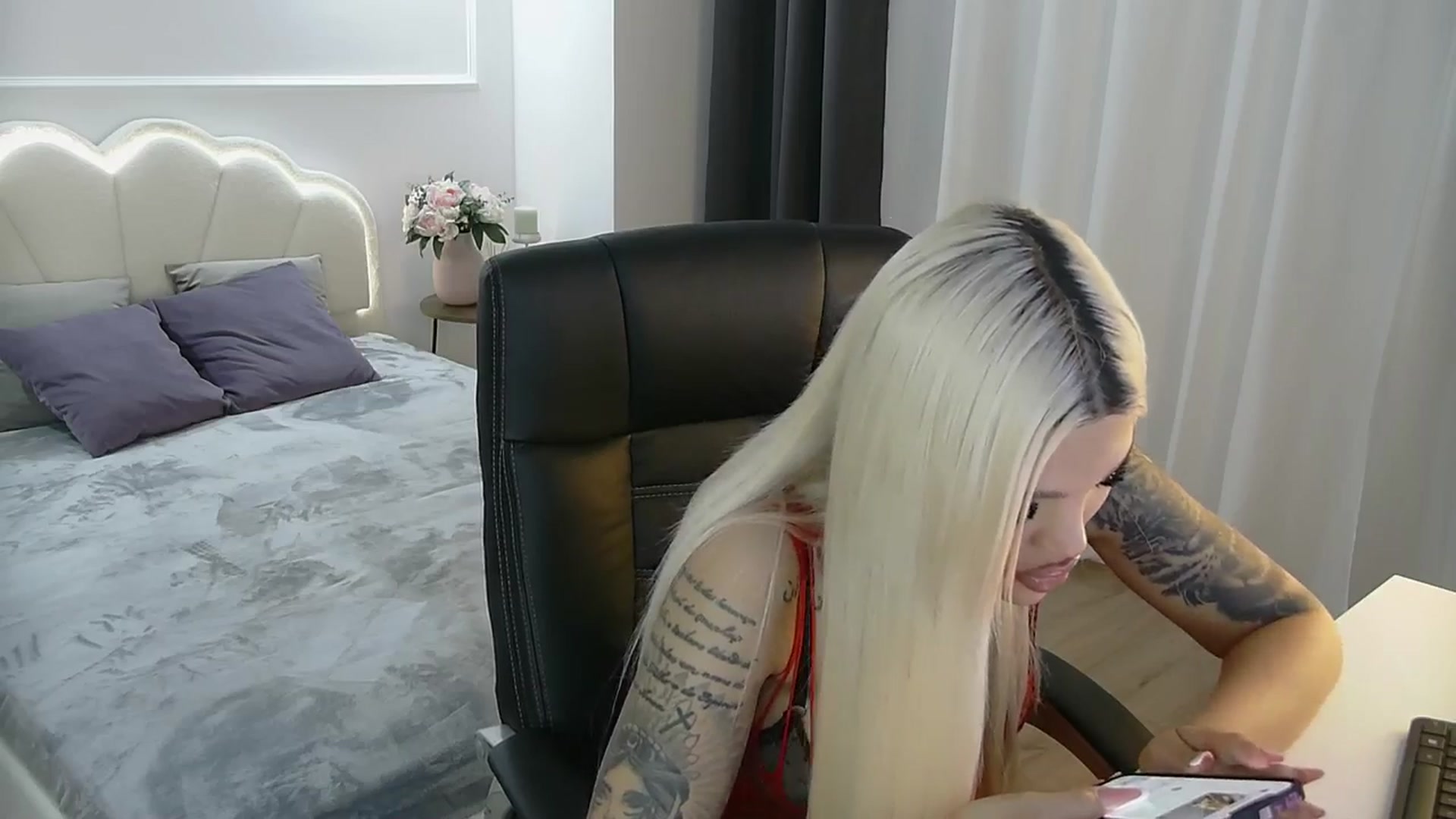 Gallery image thumbnail from Shayblonde's myfreecams stream on, 05/18/2025, 20:53 image 8 of 20
