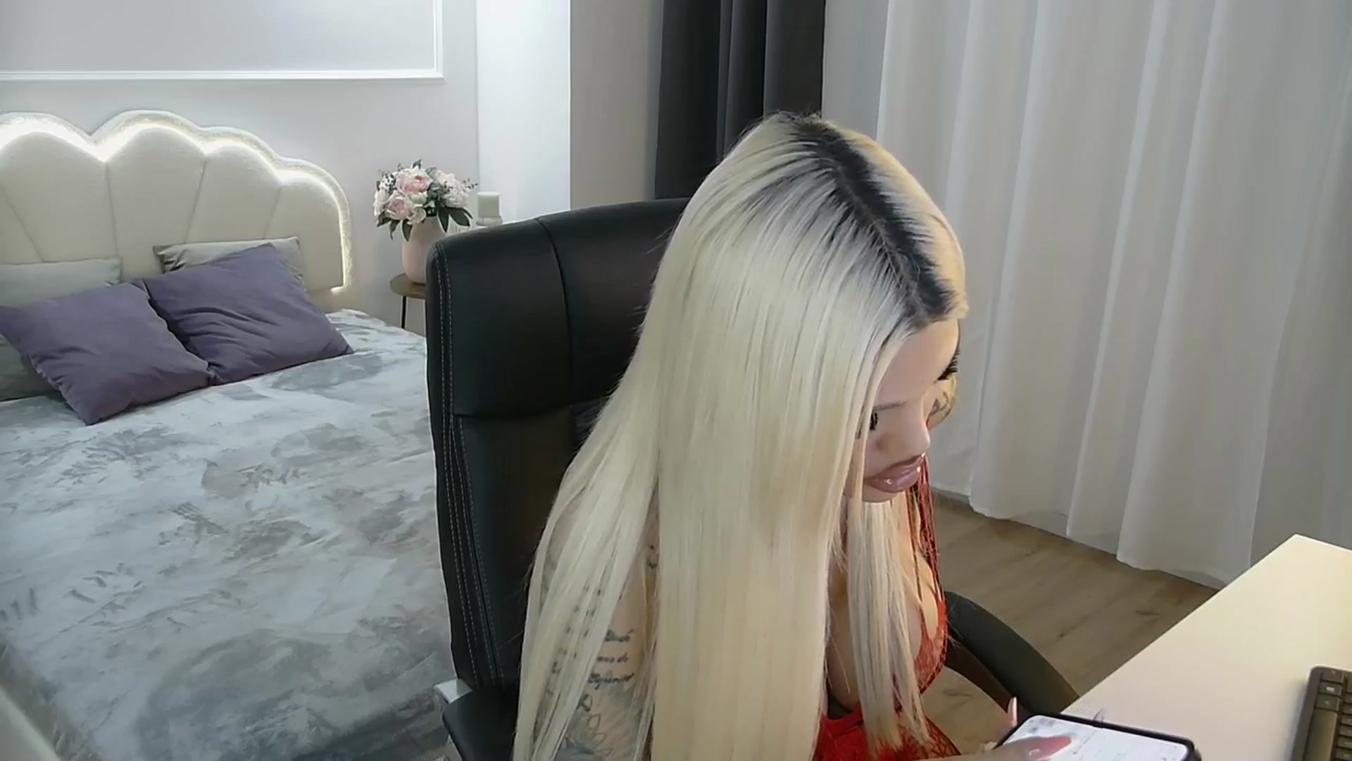 Gallery image thumbnail from Shayblonde's myfreecams stream on, 05/18/2025, 20:53 image 11 of 20