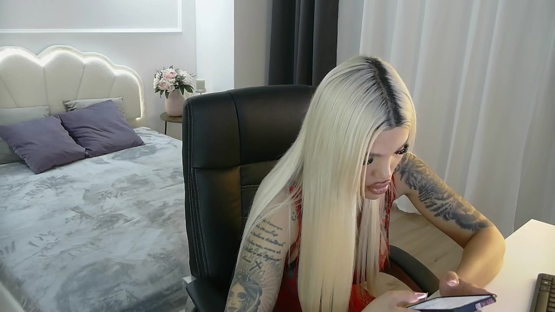 Gallery image thumbnail from Shayblonde's myfreecams stream on, 05/18/2025, 20:53 image 9 of 20