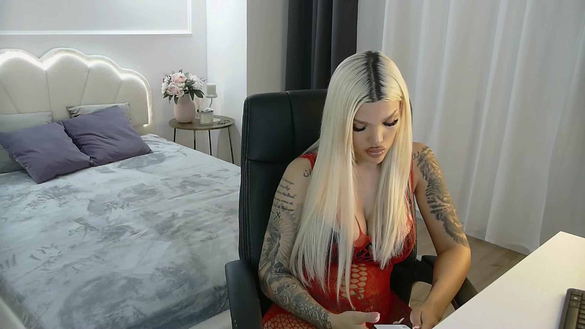 Gallery image thumbnail from Shayblonde's myfreecams stream on, 05/18/2025, 20:53 image 15 of 20
