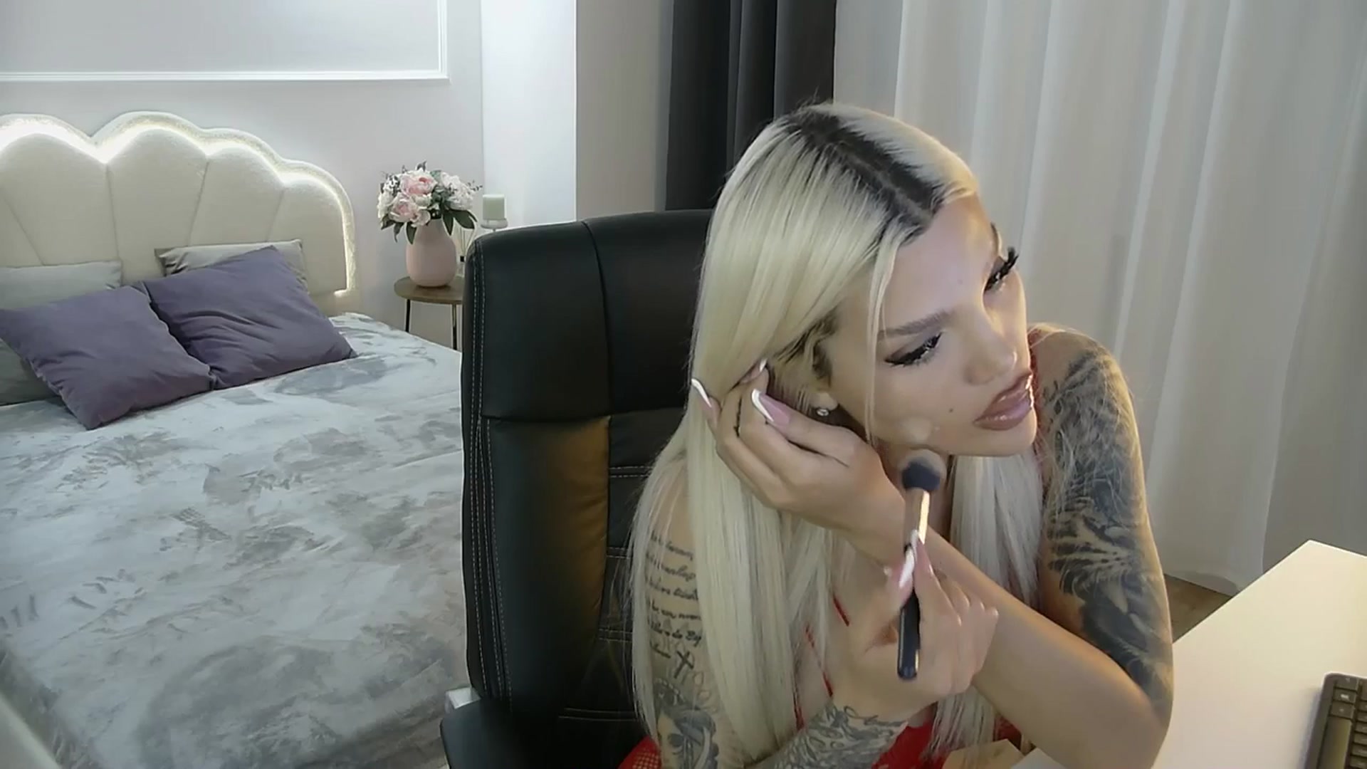 Gallery image thumbnail from Shayblonde's myfreecams stream on, 05/18/2025, 20:53 image 2 of 20