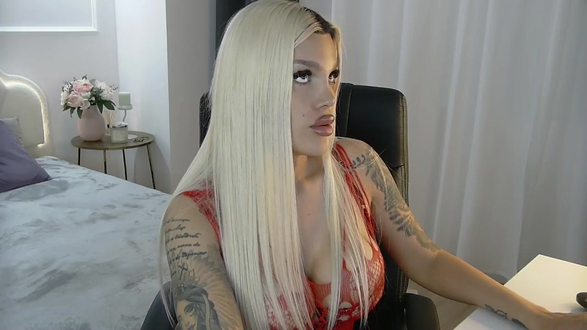 Gallery image thumbnail from Shayblonde's myfreecams stream on, 05/18/2025, 23:47 image 5 of 20