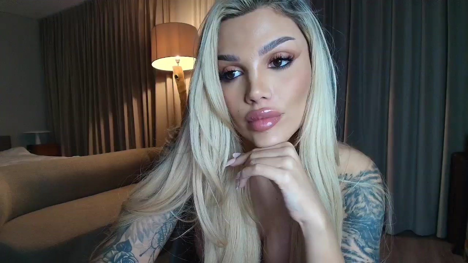 Gallery image thumbnail from Shayblonde's myfreecams stream on, 11/23/2025, 24:04 image 1 of 20