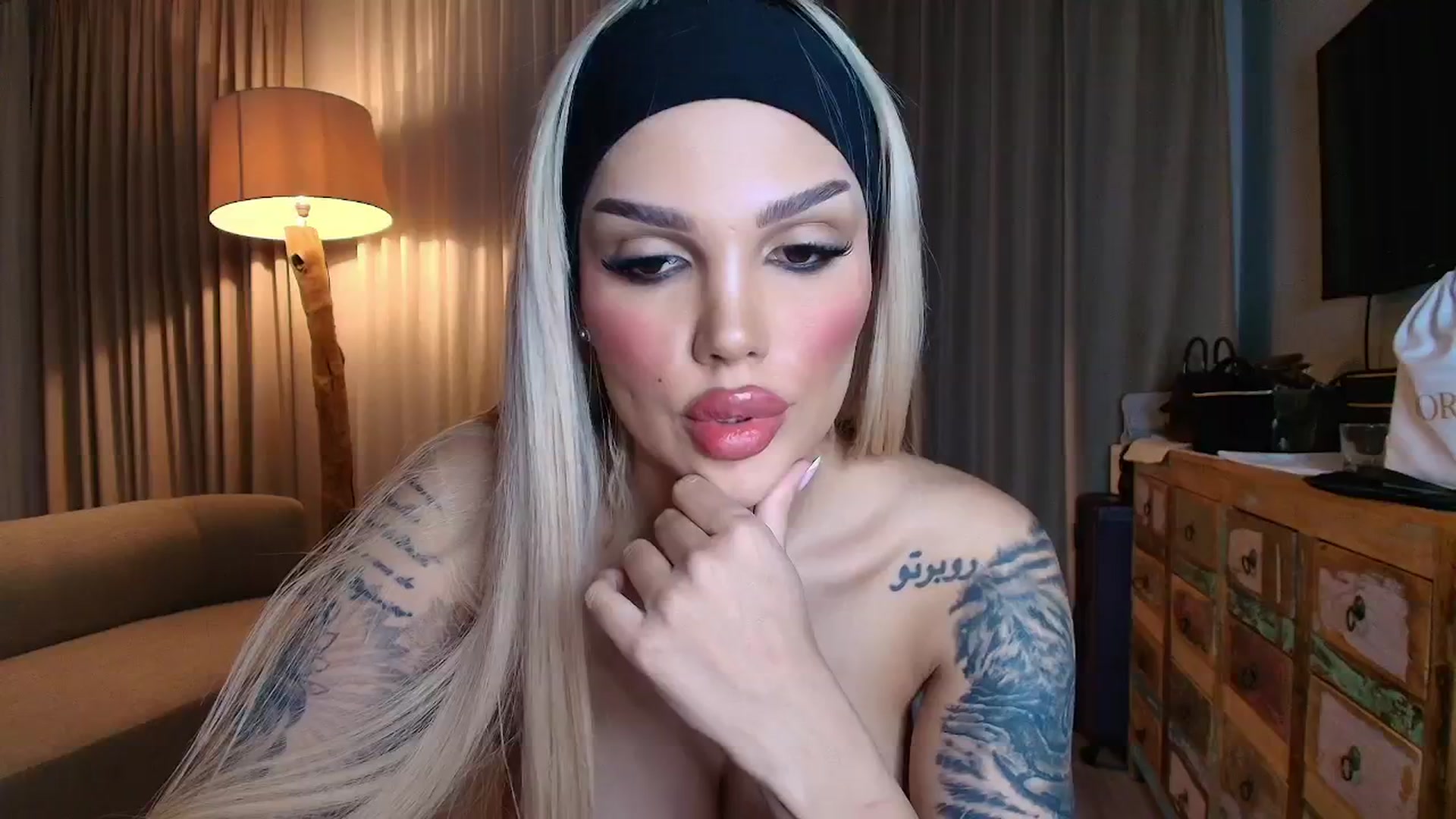 Gallery image thumbnail from Shayblonde's myfreecams stream on, 12/27/2025, 21:48 image 1 of 20