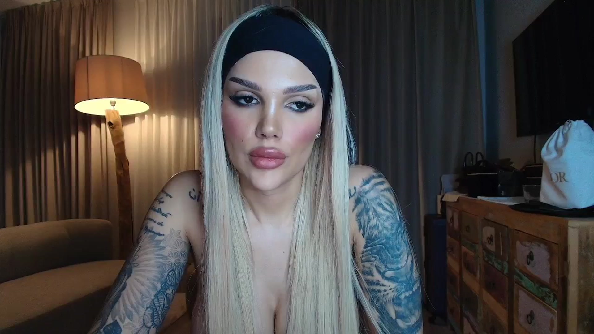 Gallery image thumbnail from Shayblonde's myfreecams stream on, 12/27/2025, 23:20 image 6 of 20