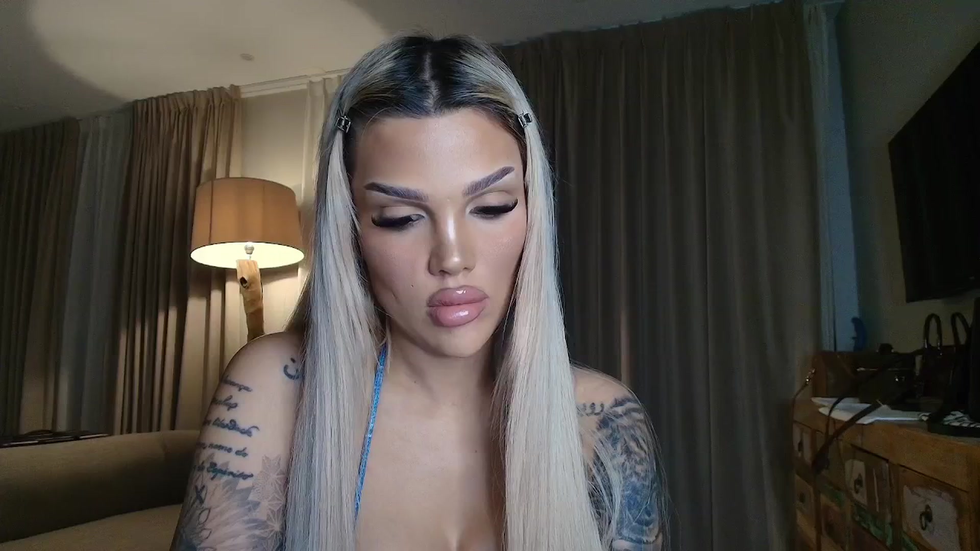 Gallery image thumbnail from Shayblonde's myfreecams stream on, 01/14/2026, 23:06 image 3 of 20