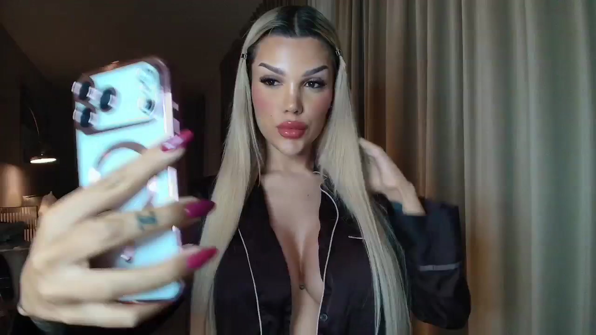 Gallery image thumbnail from Shayblonde's myfreecams stream on, 01/21/2026, 19:25 image 16 of 20