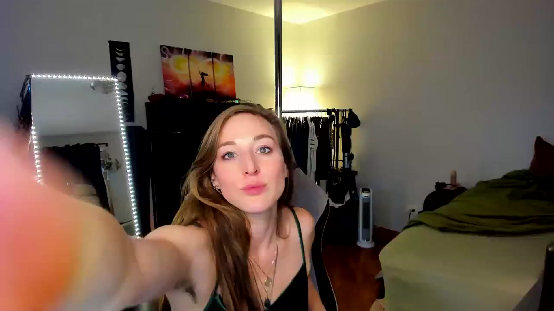 Gallery image thumbnail from She_is_Sam's myfreecams stream on, 12/22/2023, 19:41 image 1 of 20