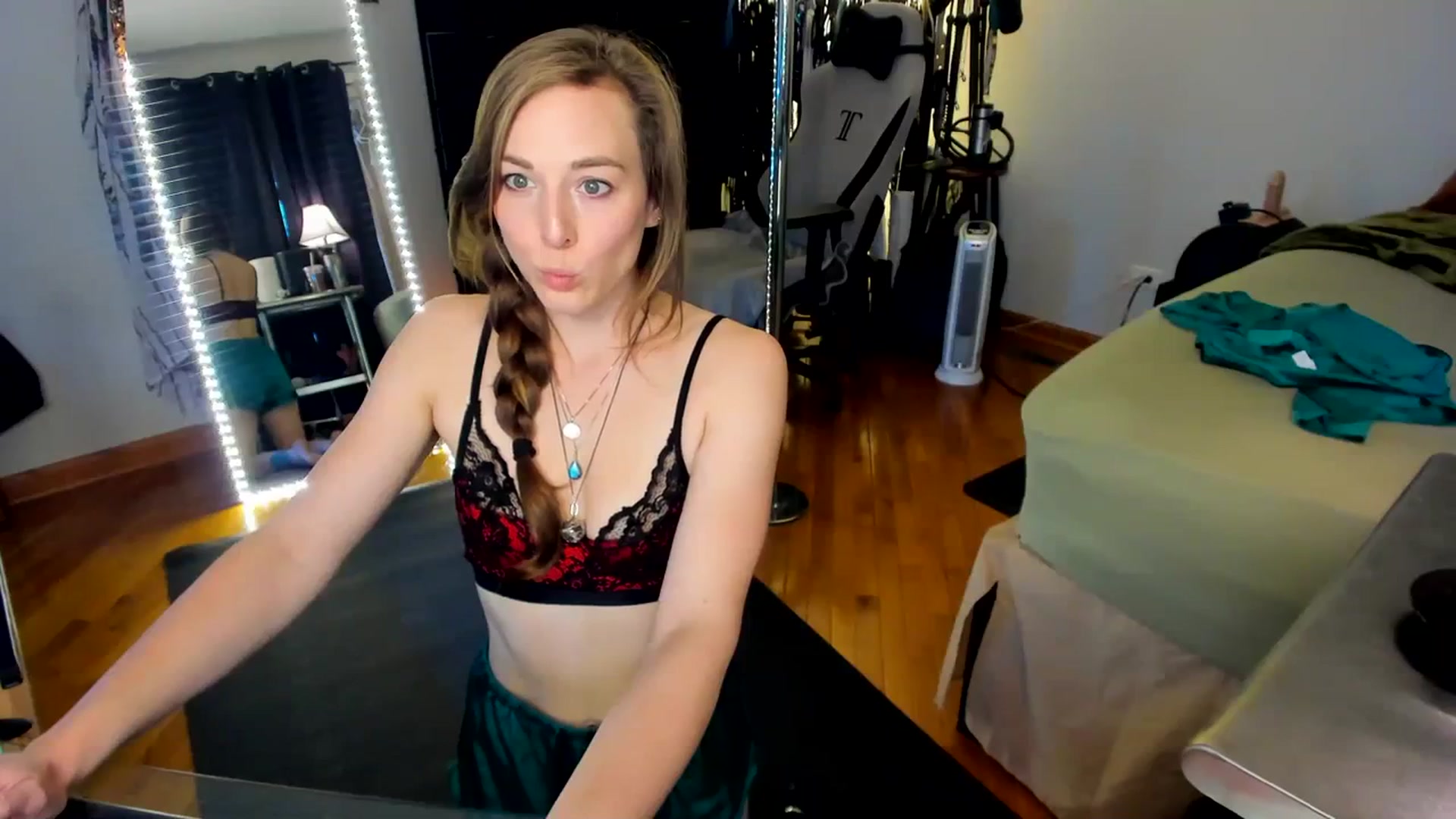 Gallery image thumbnail from She_is_Sam's myfreecams stream on, 12/26/2023, 20:22 image 19 of 20