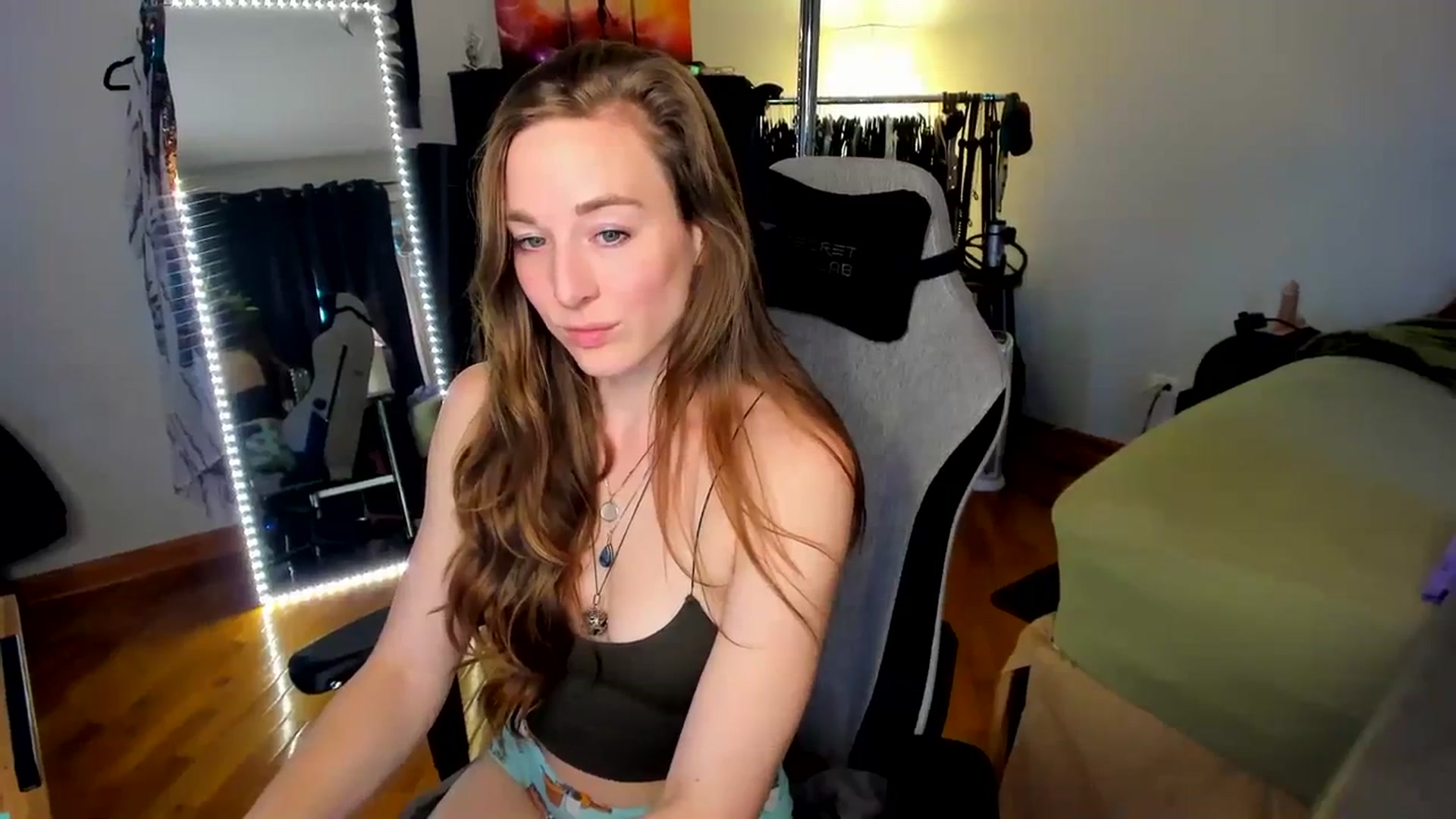 Gallery image thumbnail from She_is_Sam's myfreecams stream on, 12/27/2023, 19:31 image 5 of 20