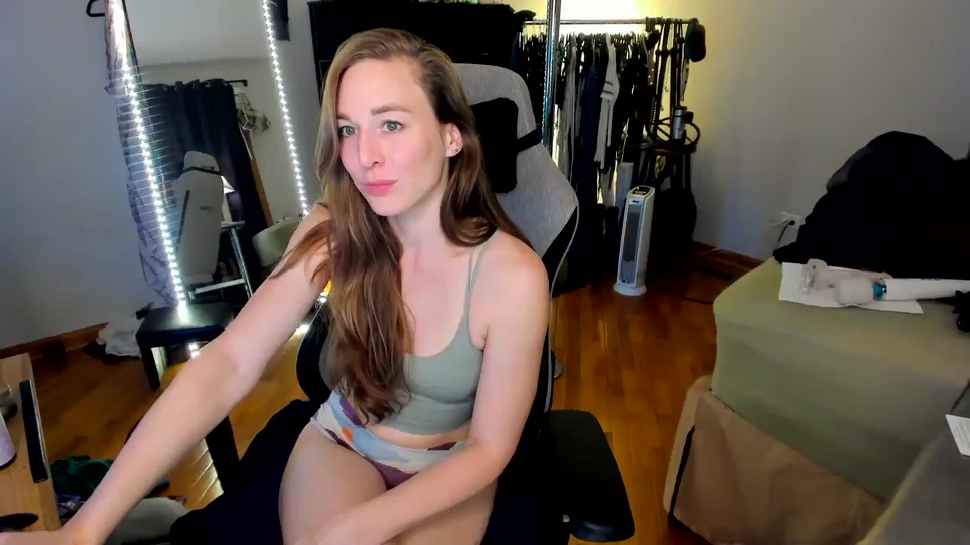 Gallery image thumbnail from She_is_Sam's myfreecams stream on, 12/31/2023, 05:54 image 2 of 20