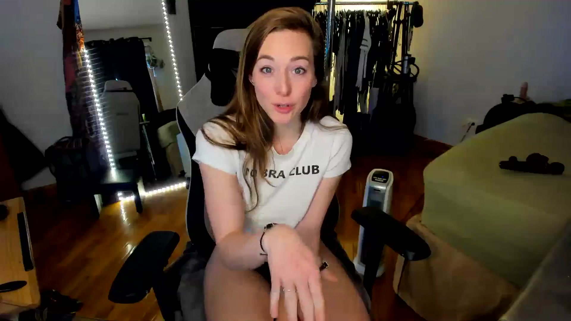 Gallery image thumbnail from She_is_Sam's myfreecams stream on, 01/02/2024, 17:32 image 10 of 20