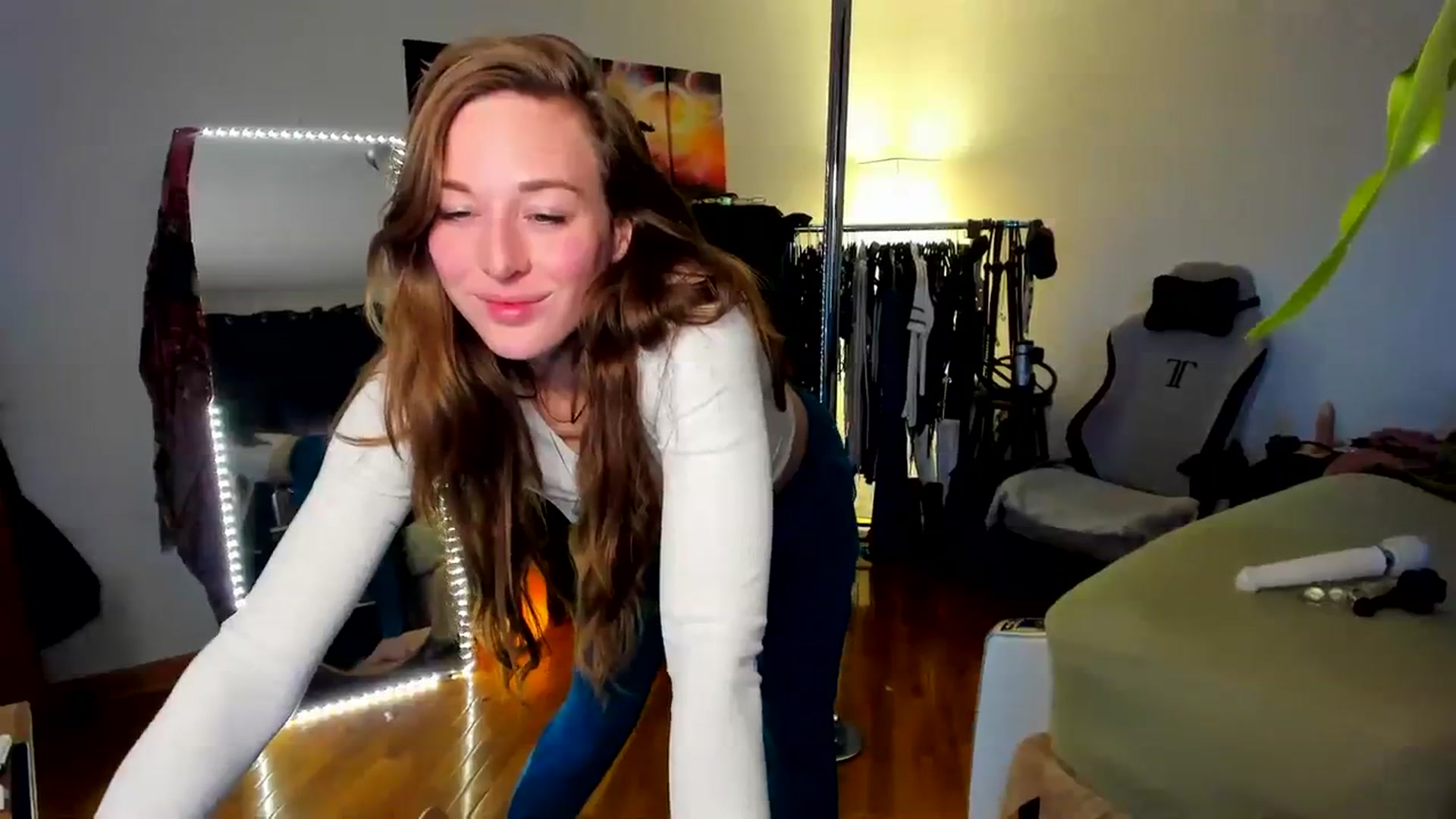 Gallery image thumbnail from She_is_Sam's myfreecams stream on, 01/05/2024, 17:59 image 17 of 20