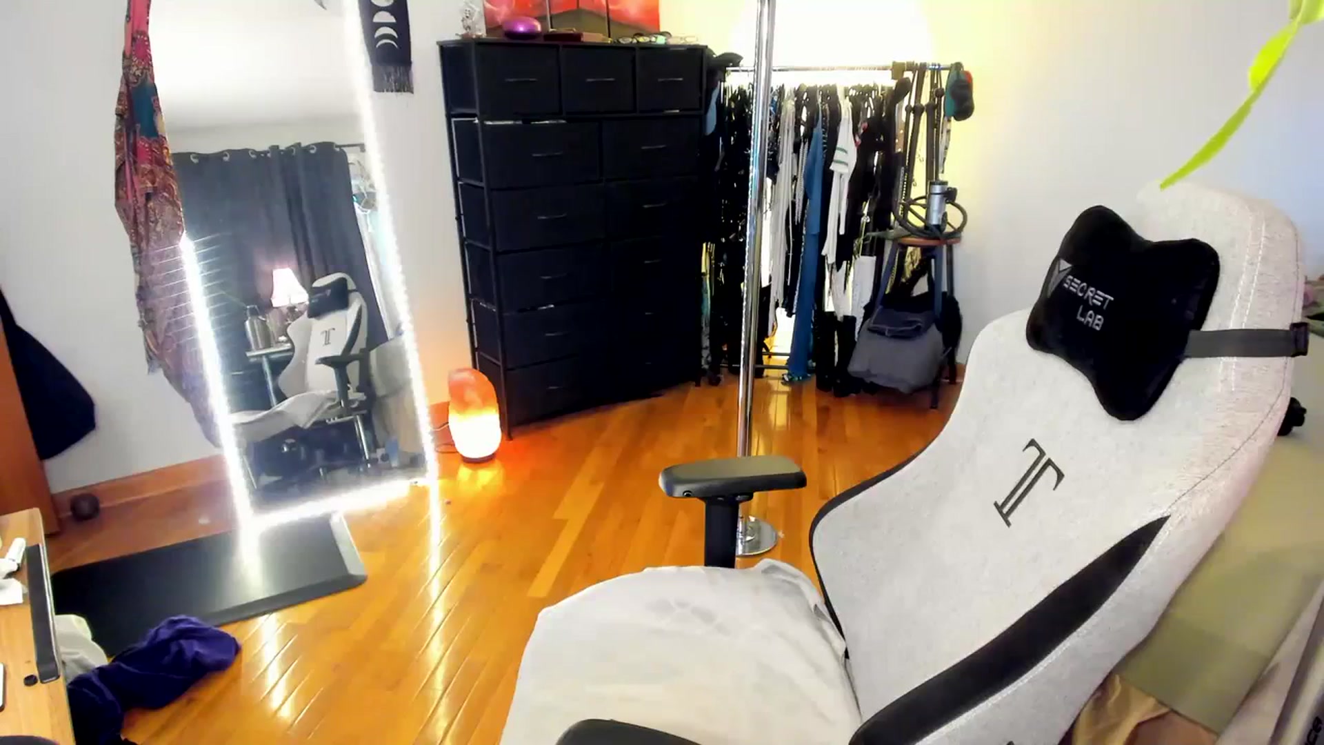 Gallery image thumbnail from She_is_Sam's myfreecams stream on, 01/05/2024, 17:59 image 8 of 20