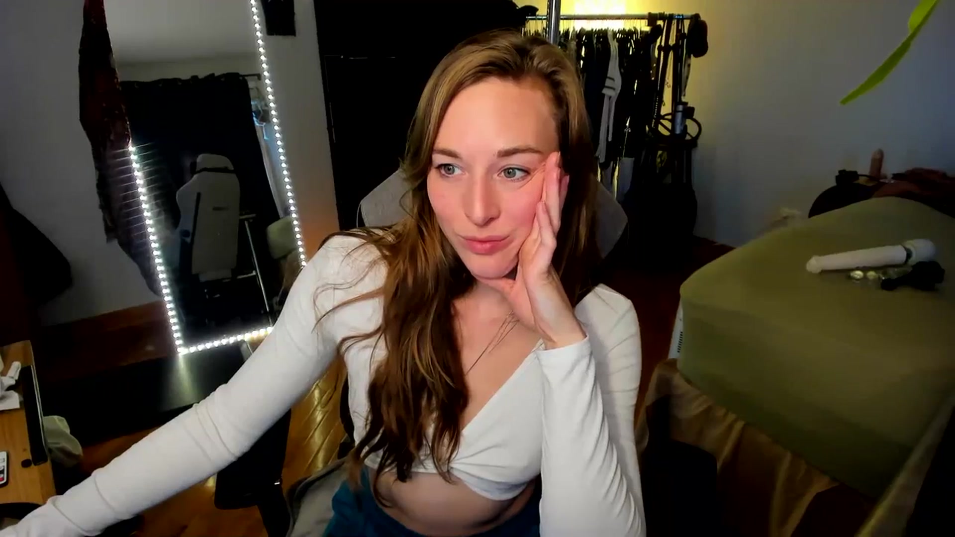 Gallery image thumbnail from She_is_Sam's myfreecams stream on, 01/05/2024, 17:59 image 2 of 20
