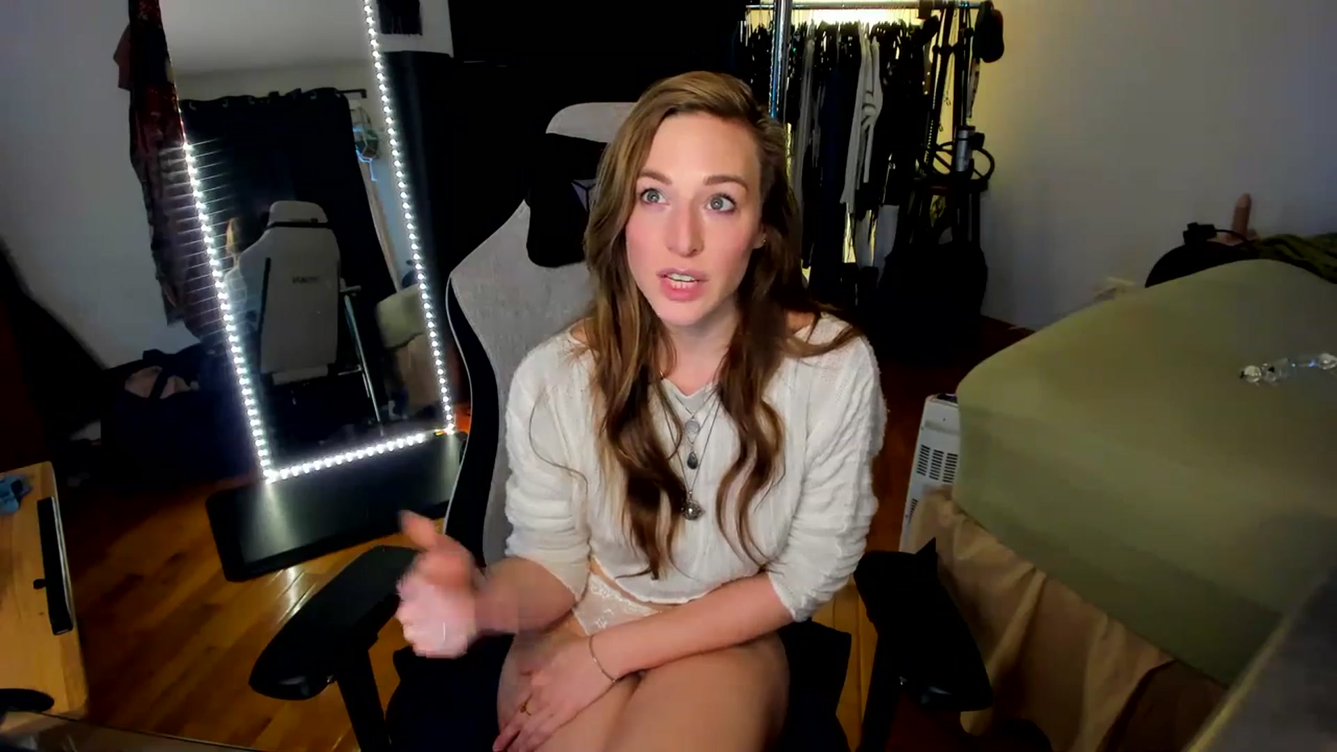 Gallery image thumbnail from She_is_Sam's myfreecams stream on, 01/09/2024, 16:46 image 2 of 20
