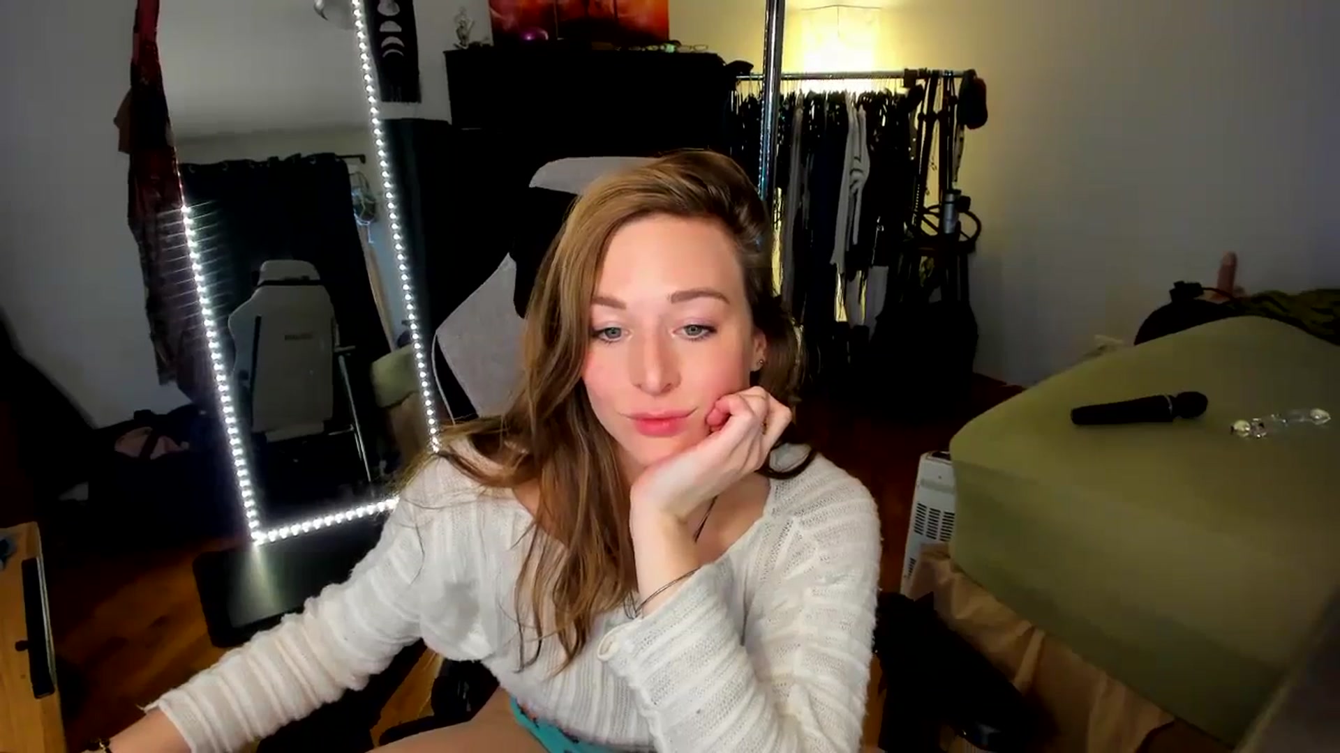 Gallery image thumbnail from She_is_Sam's myfreecams stream on, 01/09/2024, 20:27 image 19 of 20
