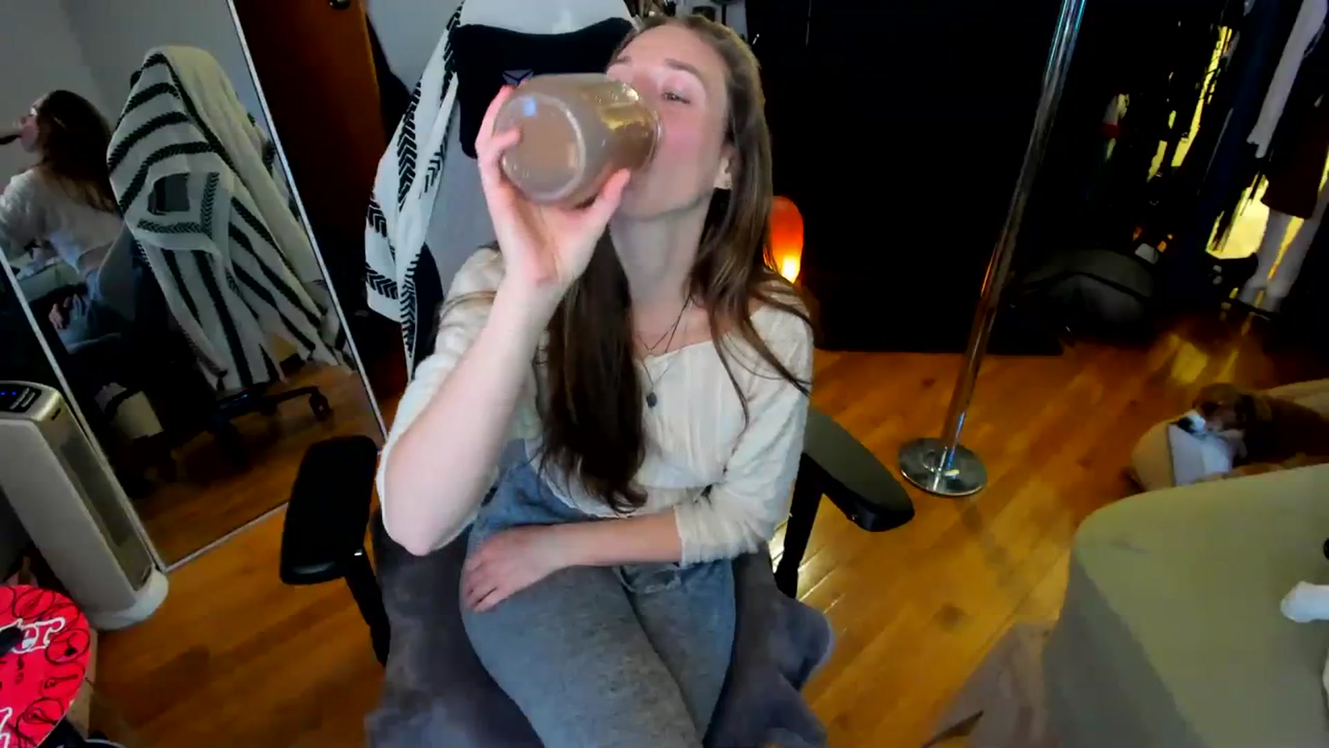 Gallery image thumbnail from She_is_Sam's myfreecams stream on, 03/18/2024, 19:45 image 15 of 20