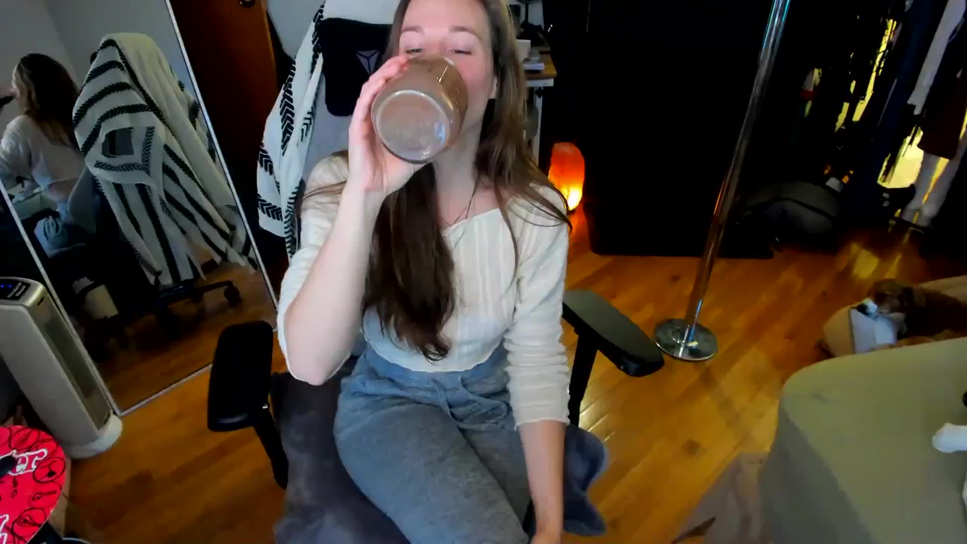 Gallery image thumbnail from She_is_Sam's myfreecams stream on, 03/18/2024, 19:45 image 14 of 20