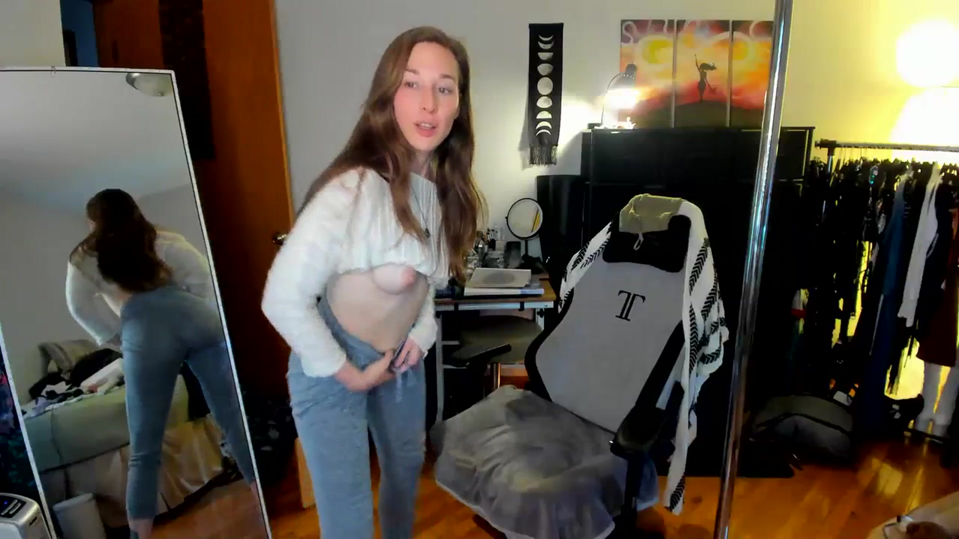 Gallery image thumbnail from She_is_Sam's myfreecams stream on, 03/18/2024, 19:45 image 4 of 20
