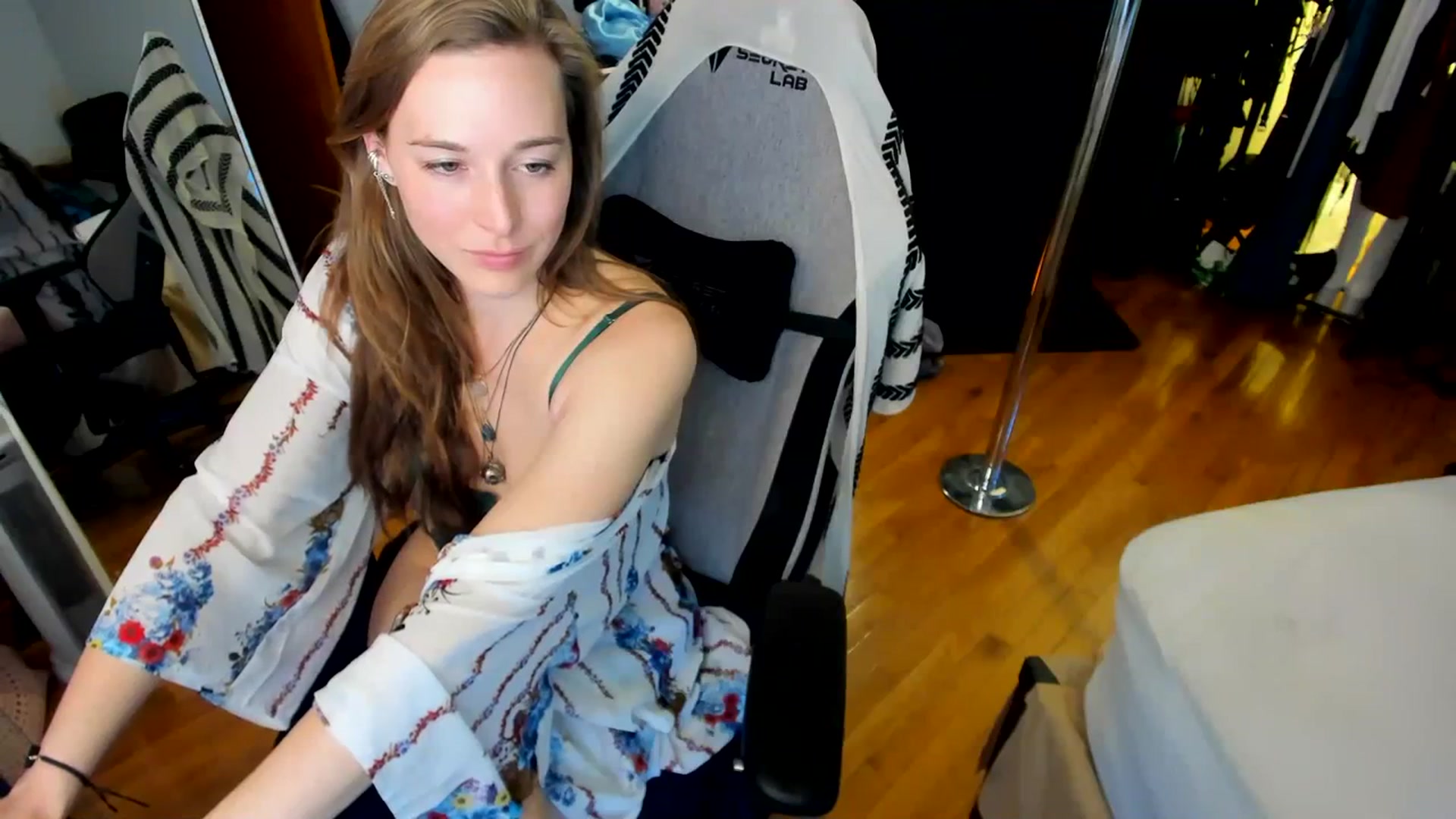 Gallery image thumbnail from She_is_Sam's myfreecams stream on, 04/01/2024, 18:48 image 18 of 20