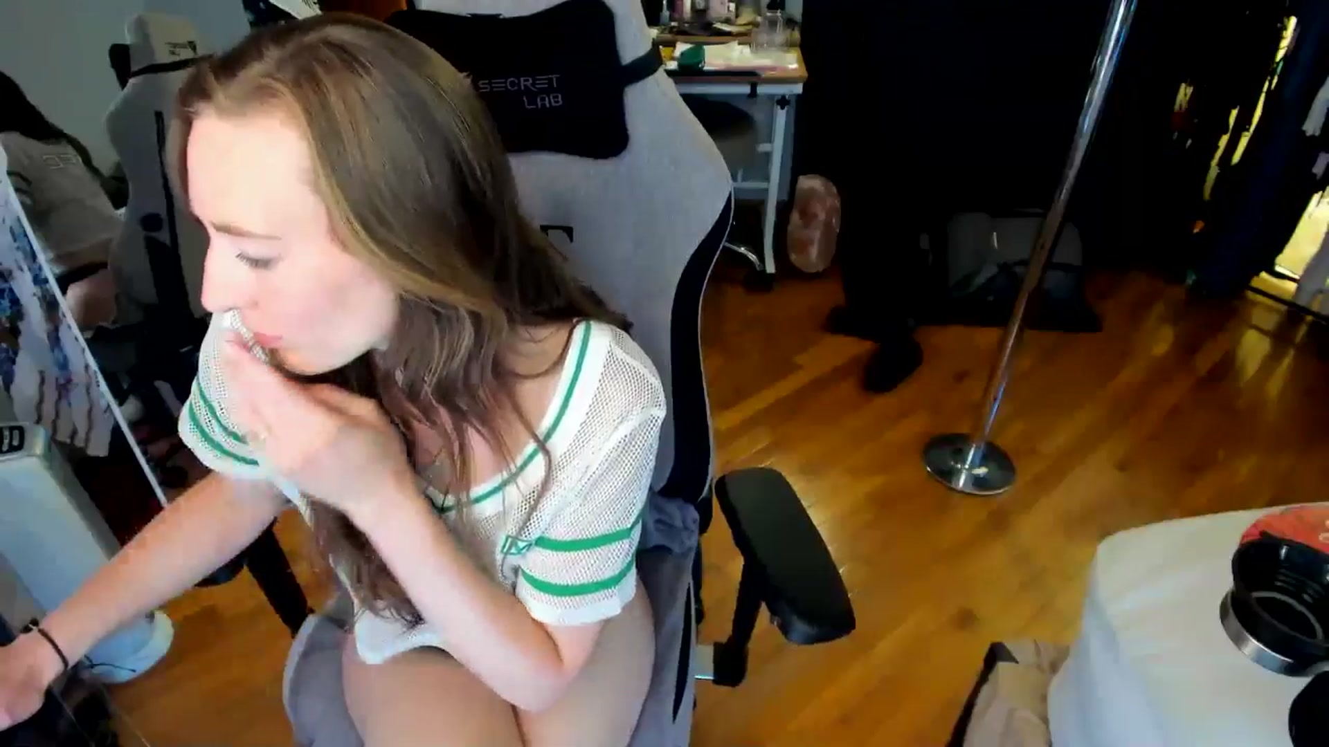 Gallery image thumbnail from She_is_Sam's myfreecams stream on, 05/06/2024, 20:25 image 15 of 20