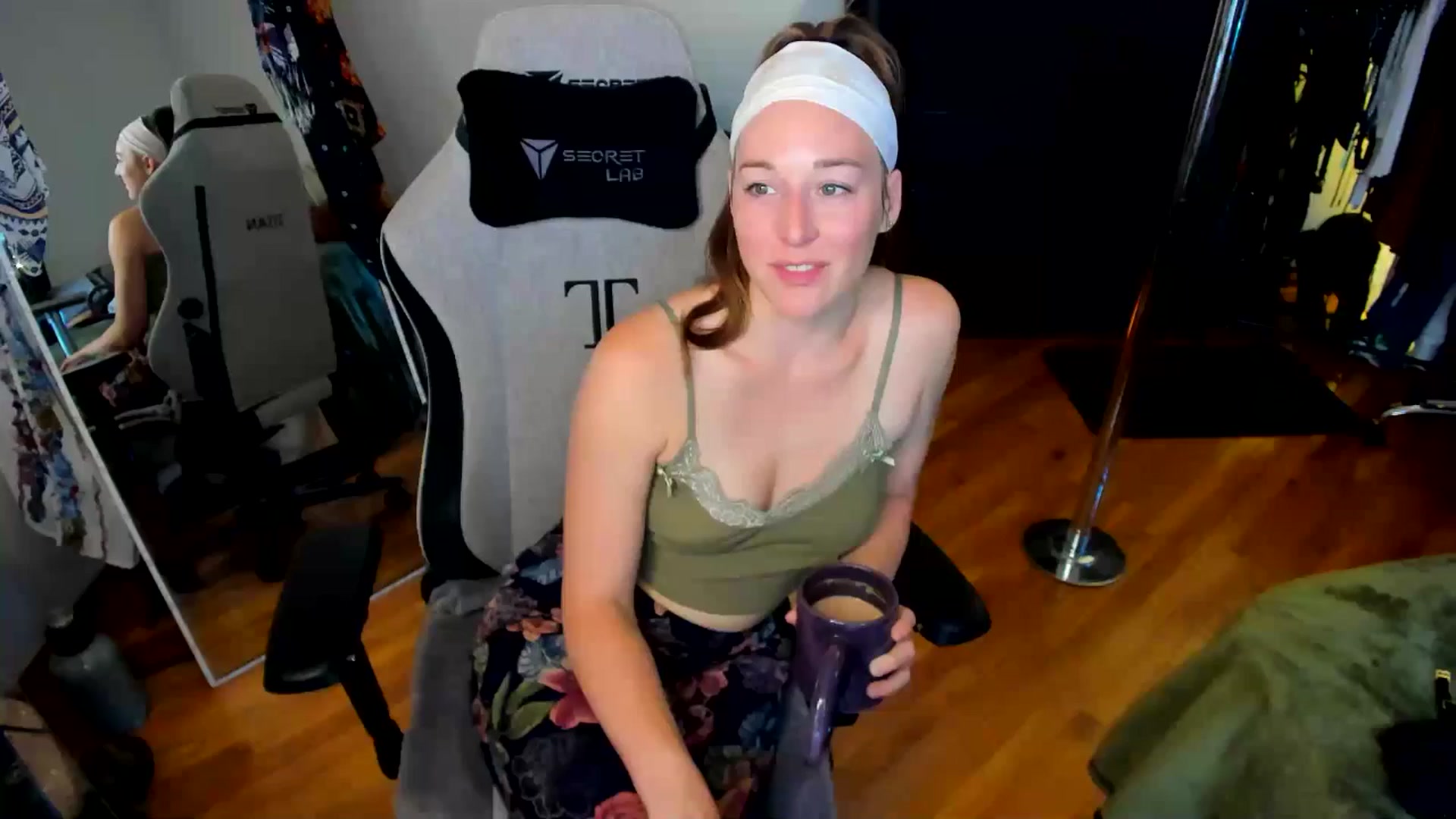 Gallery image thumbnail from She_is_Sam's myfreecams stream on, 06/08/2024, 17:51 image 1 of 20