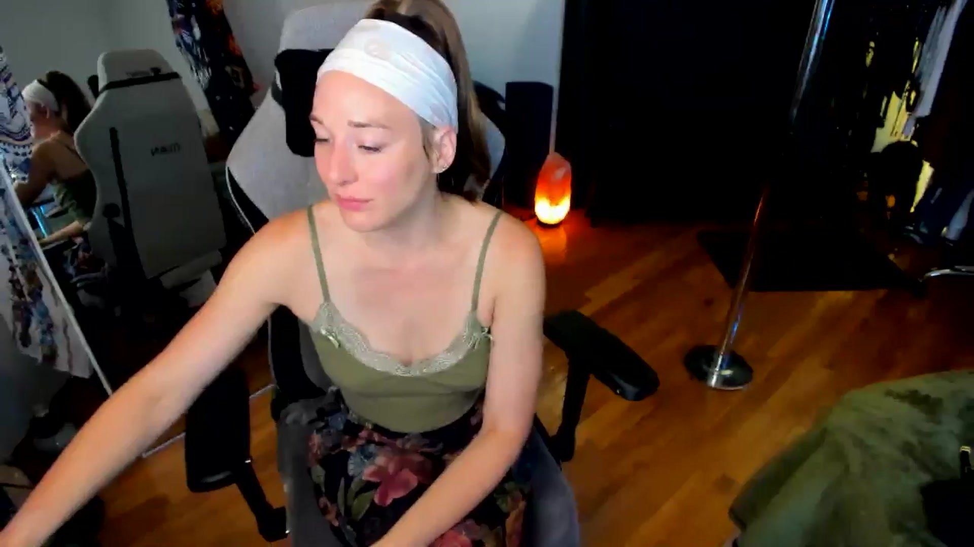 Gallery image thumbnail from She_is_Sam's myfreecams stream on, 06/08/2024, 17:51 image 4 of 20
