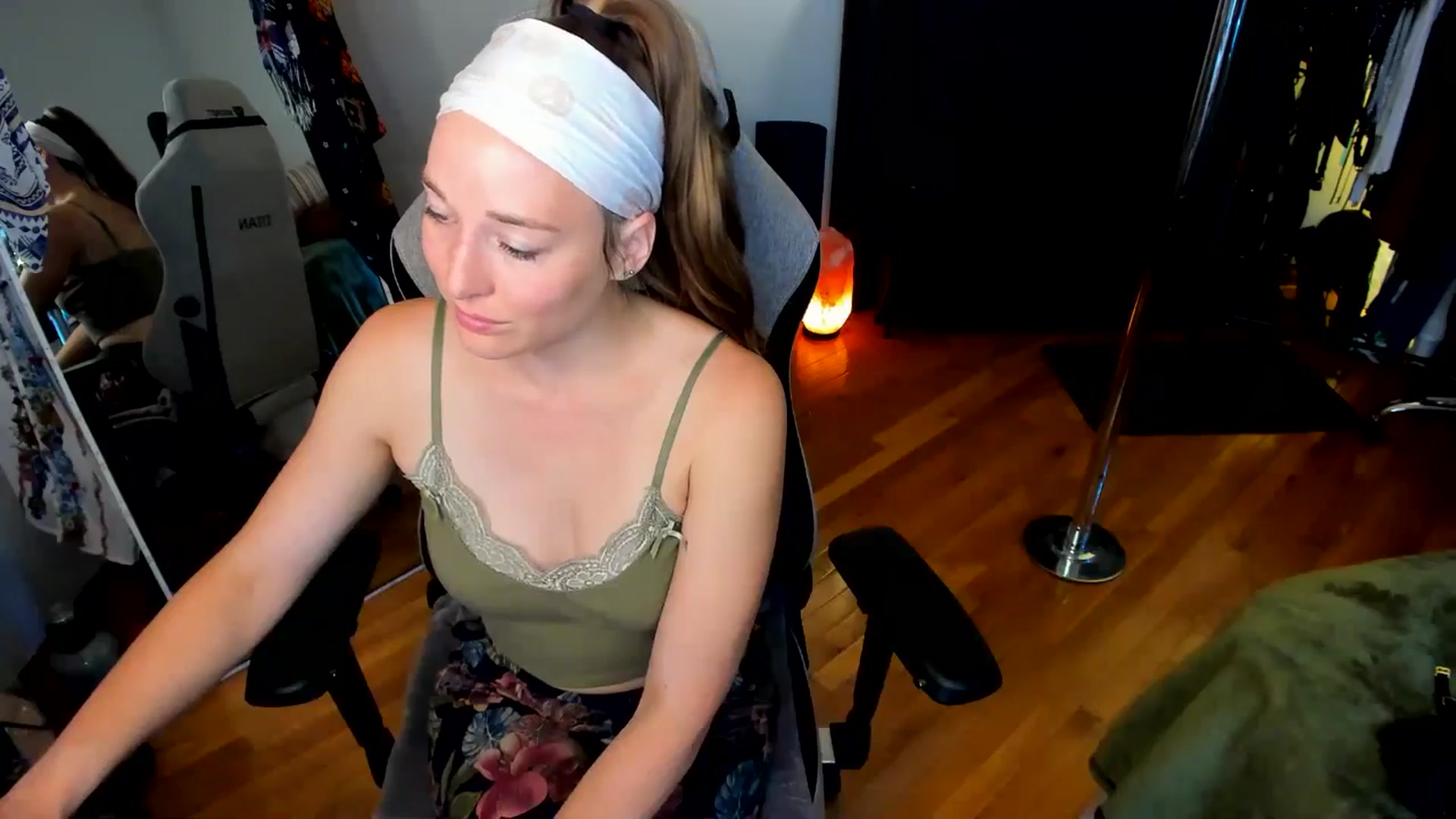 Gallery image thumbnail from She_is_Sam's myfreecams stream on, 06/08/2024, 17:51 image 11 of 20