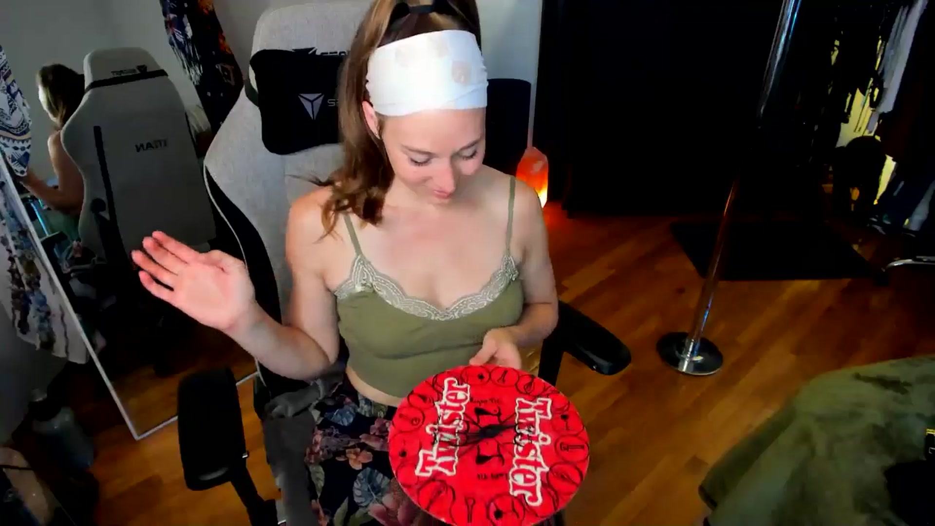 Gallery image thumbnail from She_is_Sam's myfreecams stream on, 06/08/2024, 17:51 image 14 of 20