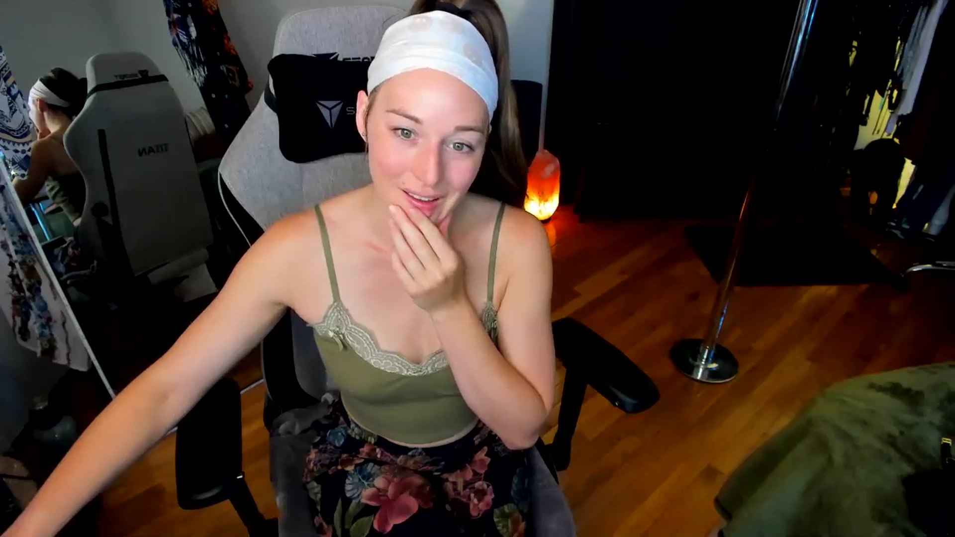 Gallery image thumbnail from She_is_Sam's myfreecams stream on, 06/08/2024, 17:51 image 9 of 20