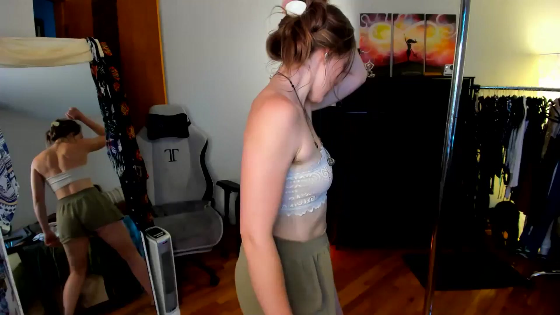 Gallery image thumbnail from She_is_Sam's myfreecams stream on, 06/14/2024, 18:16 image 13 of 20
