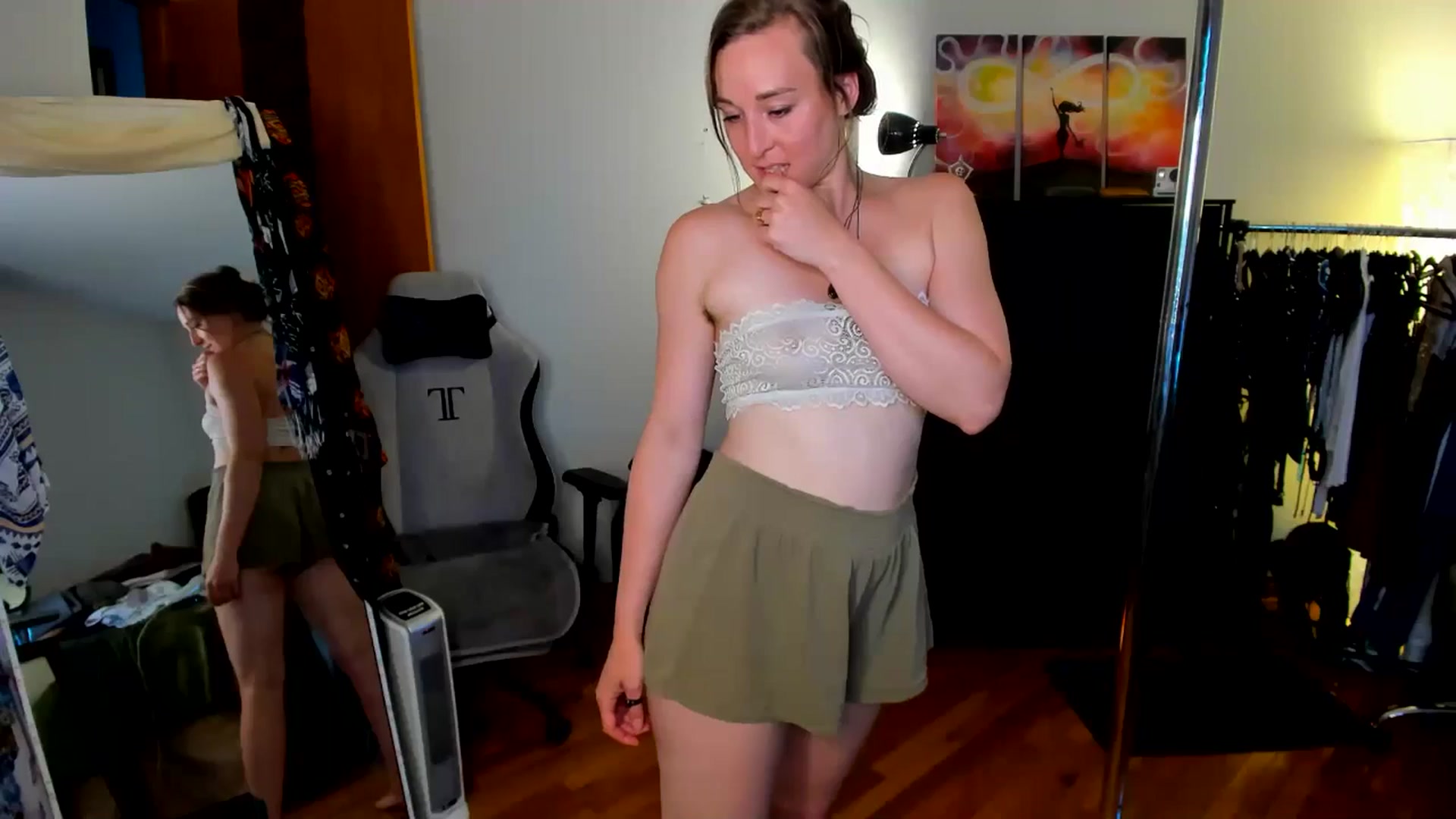 Gallery image thumbnail from She_is_Sam's myfreecams stream on, 06/14/2024, 18:16 image 15 of 20