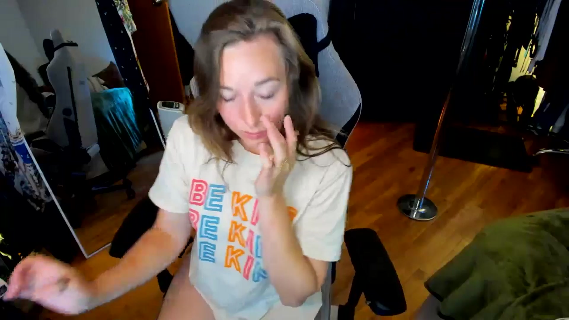 Gallery image thumbnail from She_is_Sam's myfreecams stream on, 06/19/2024, 15:27 image 10 of 20