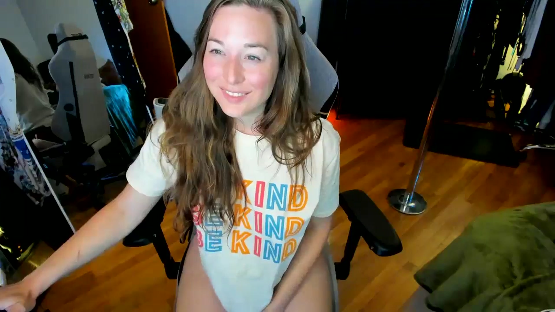 Gallery image thumbnail from She_is_Sam's myfreecams stream on, 06/19/2024, 15:27 image 5 of 20