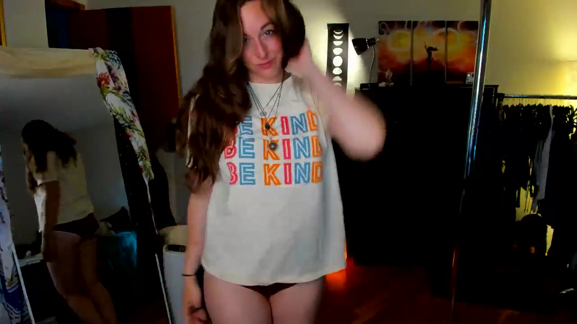 Gallery image thumbnail from She_is_Sam's myfreecams stream on, 06/19/2024, 17:38 image 17 of 20