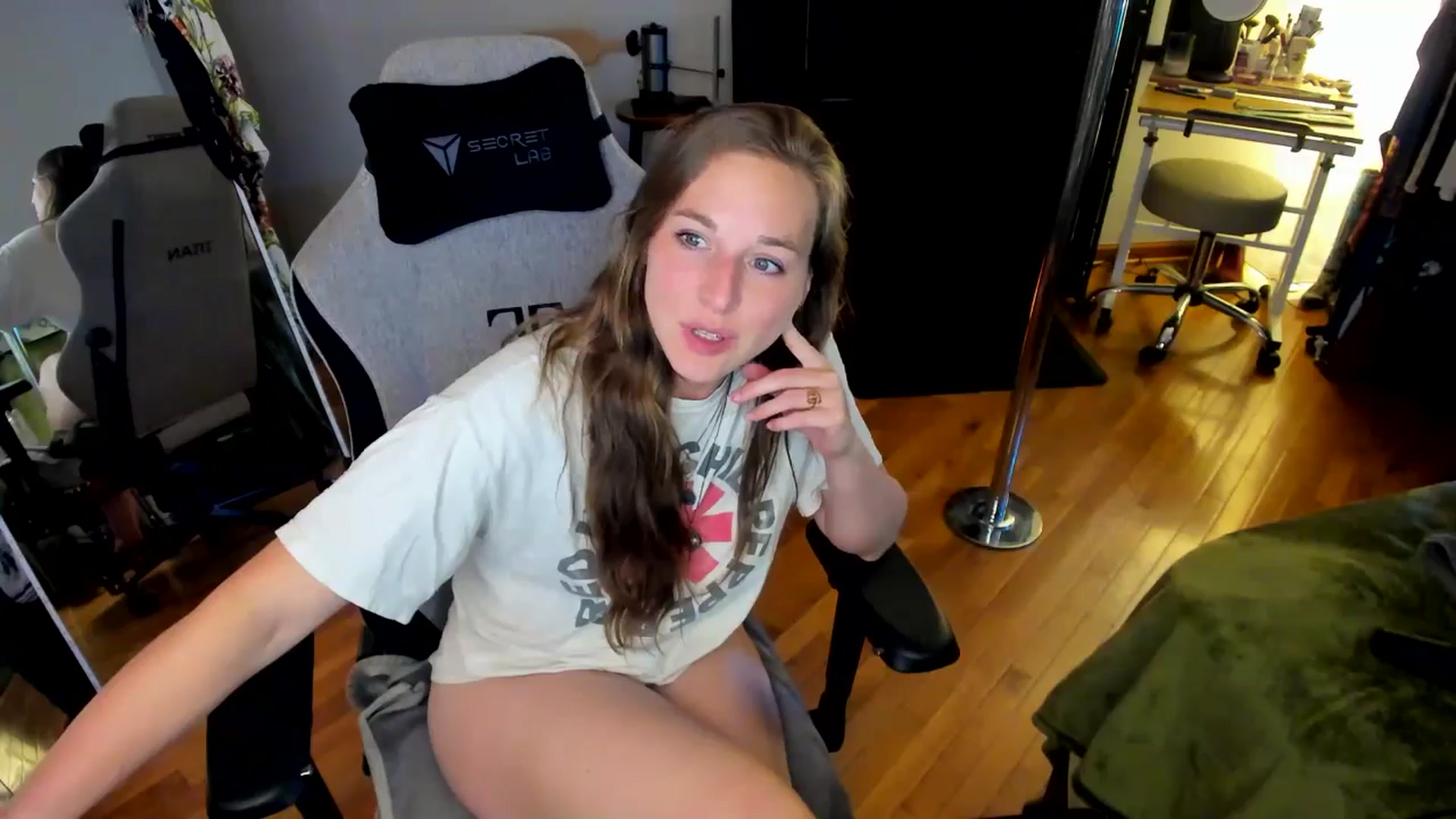 Gallery image thumbnail from She_is_Sam's myfreecams stream on, 07/13/2024, 05:21 image 7 of 20