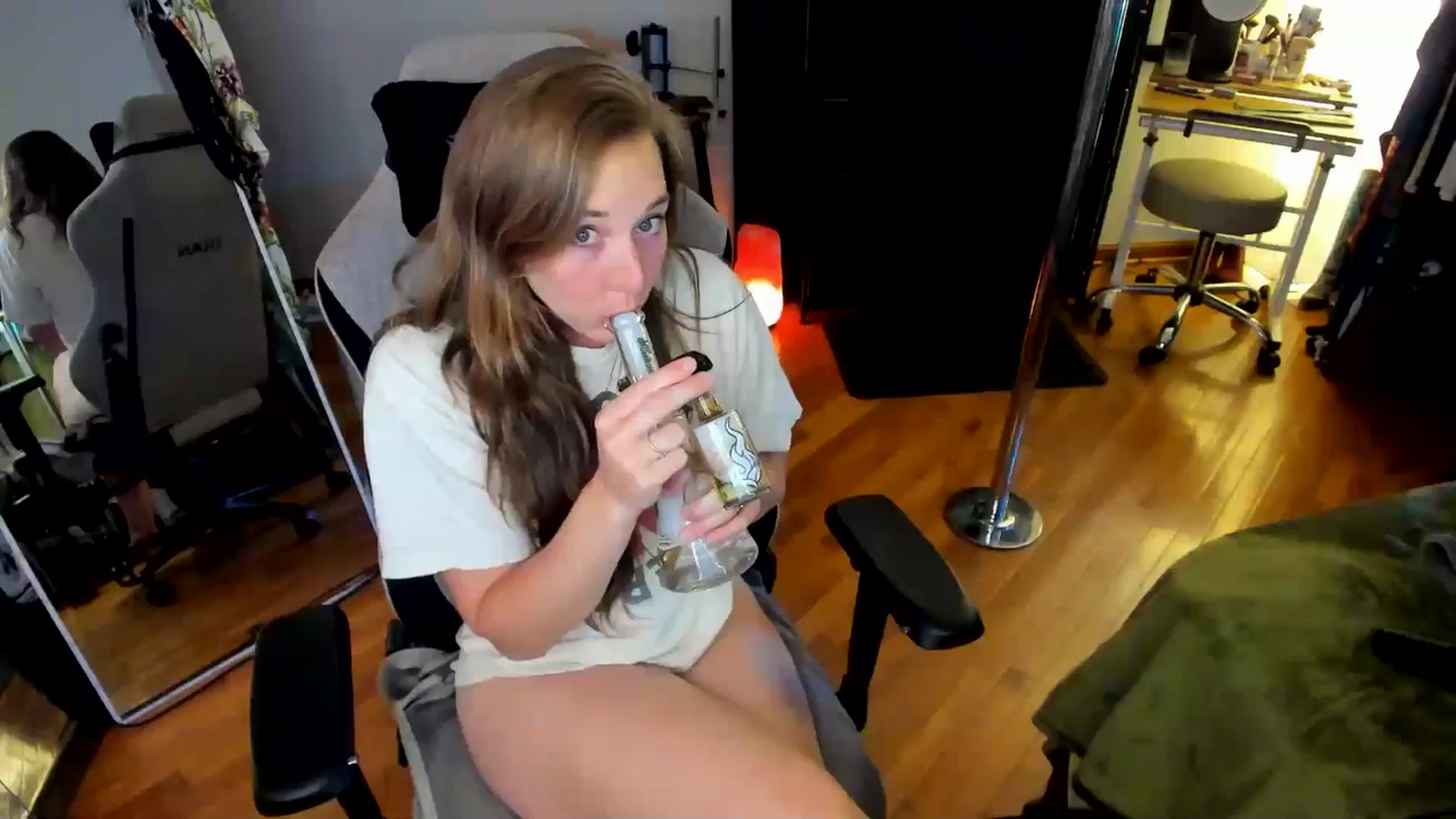 Gallery image thumbnail from She_is_Sam's myfreecams stream on, 07/13/2024, 05:21 image 4 of 20