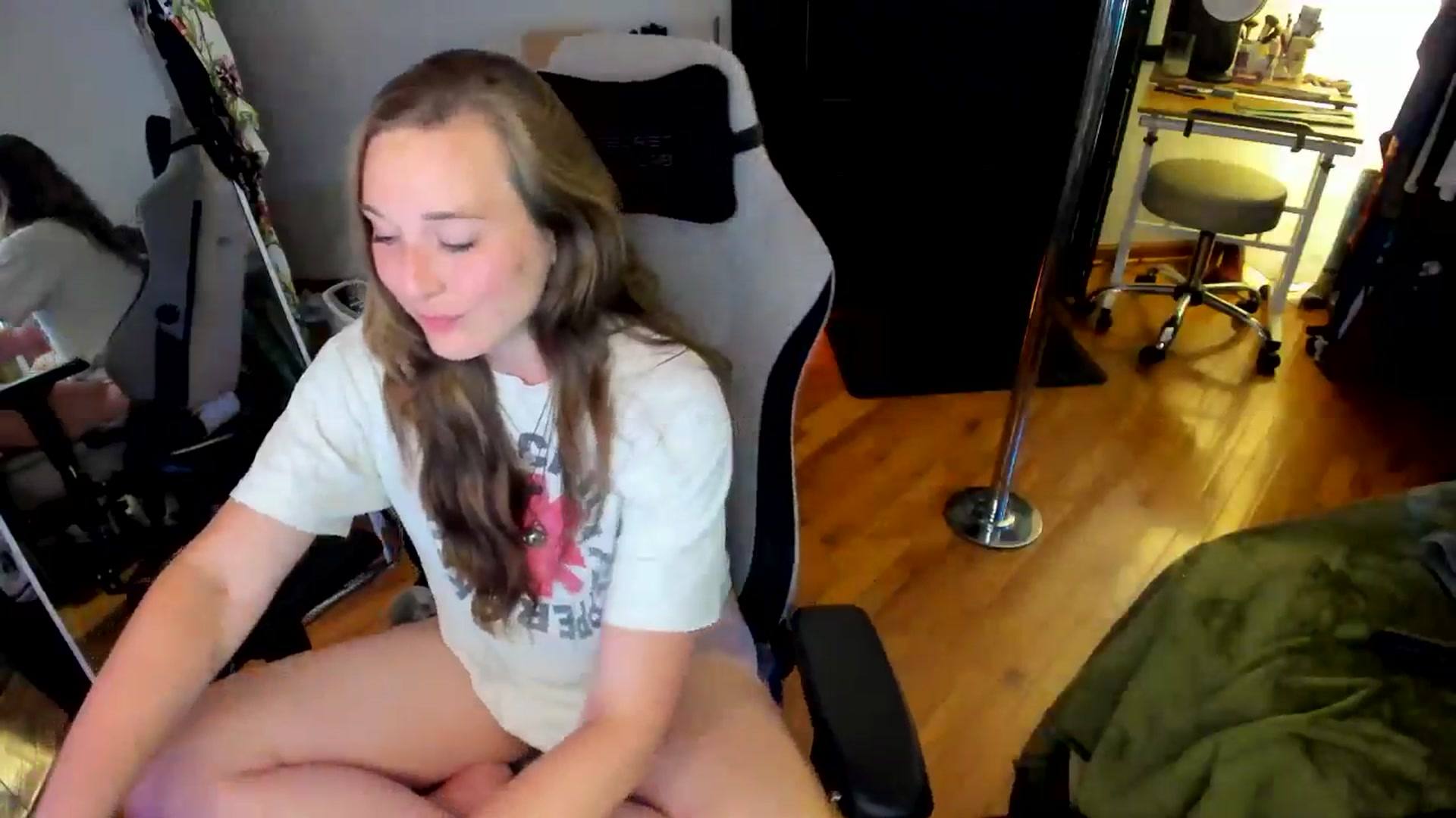 Gallery image thumbnail from She_is_Sam's myfreecams stream on, 07/13/2024, 05:21 image 19 of 20